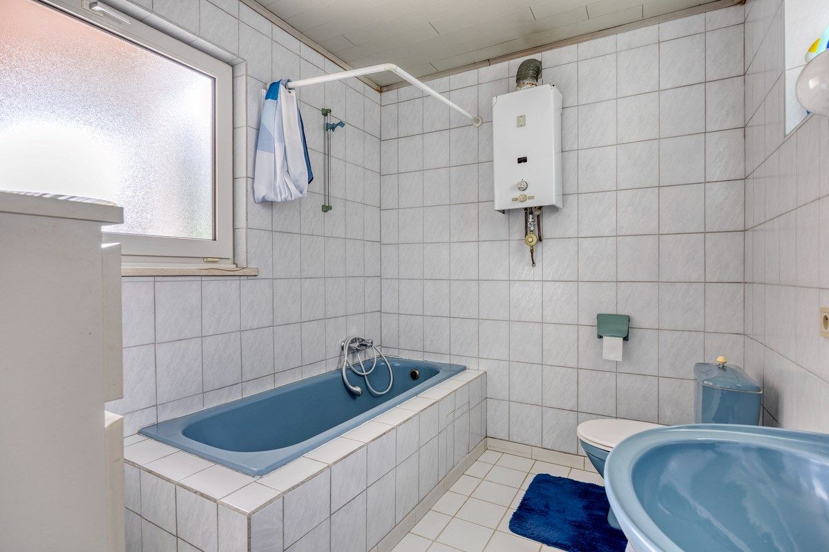 Rustig gelegen woning met oa 4 slpks op een mooi breed perceel van 21 are. foto 12