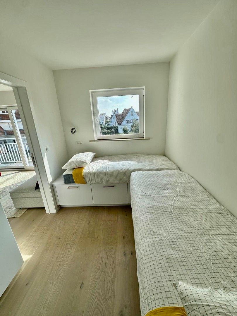 Appartement met twee slaapkamers, volledig gerenoveerd, op wandelafstand van het strand van Duinbergen. foto 14