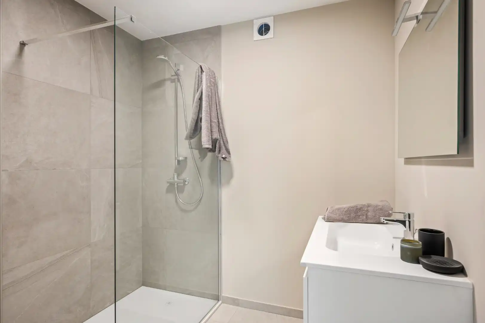 SHOWAPPARTEMENT - LUXE 2 SLAAPKAMERAPPARTEMENT MET TERRAS TE KOMEN  foto 22