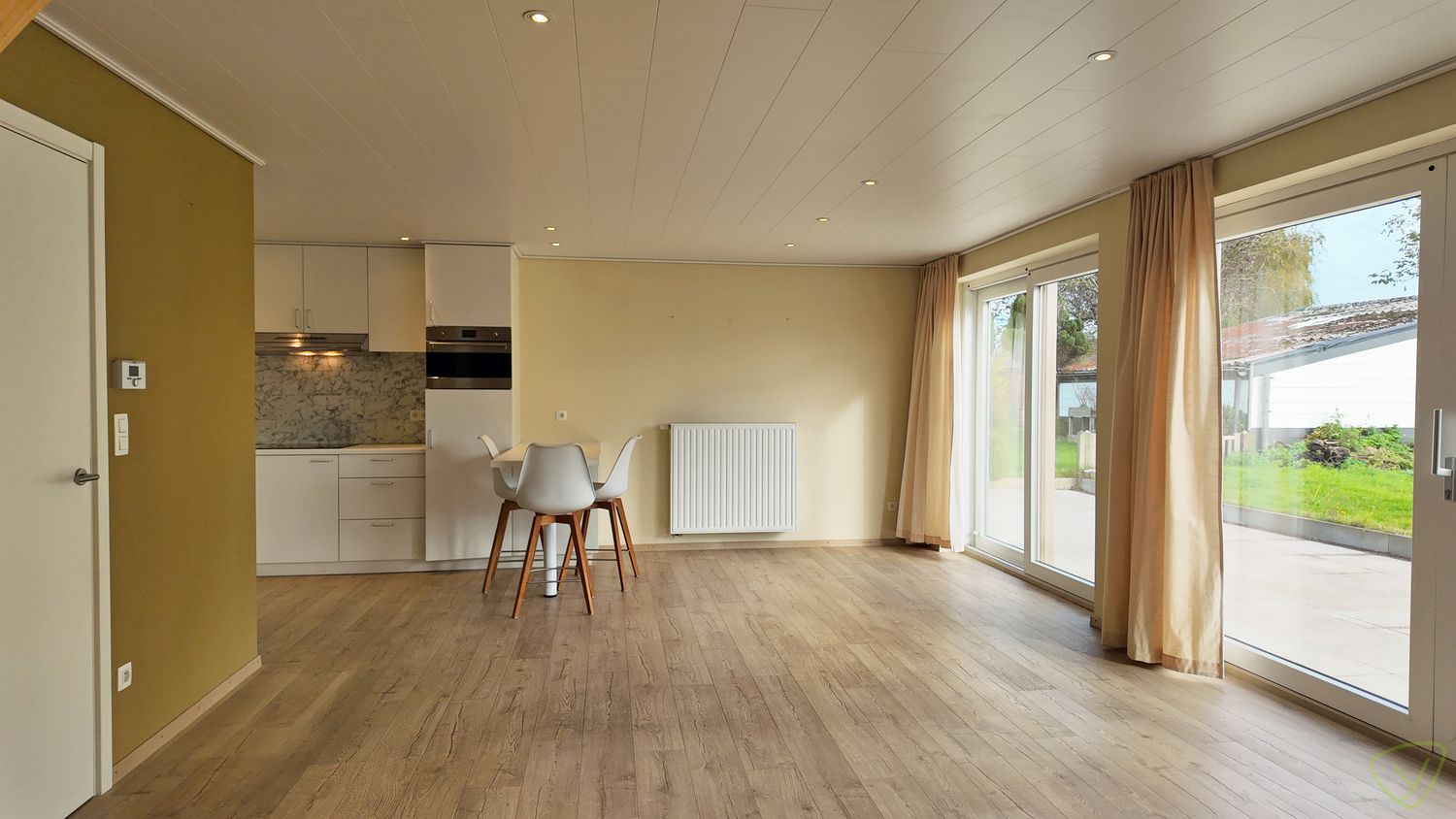 Charmant gerenoveerde woning gelegen te Adegem! foto 2