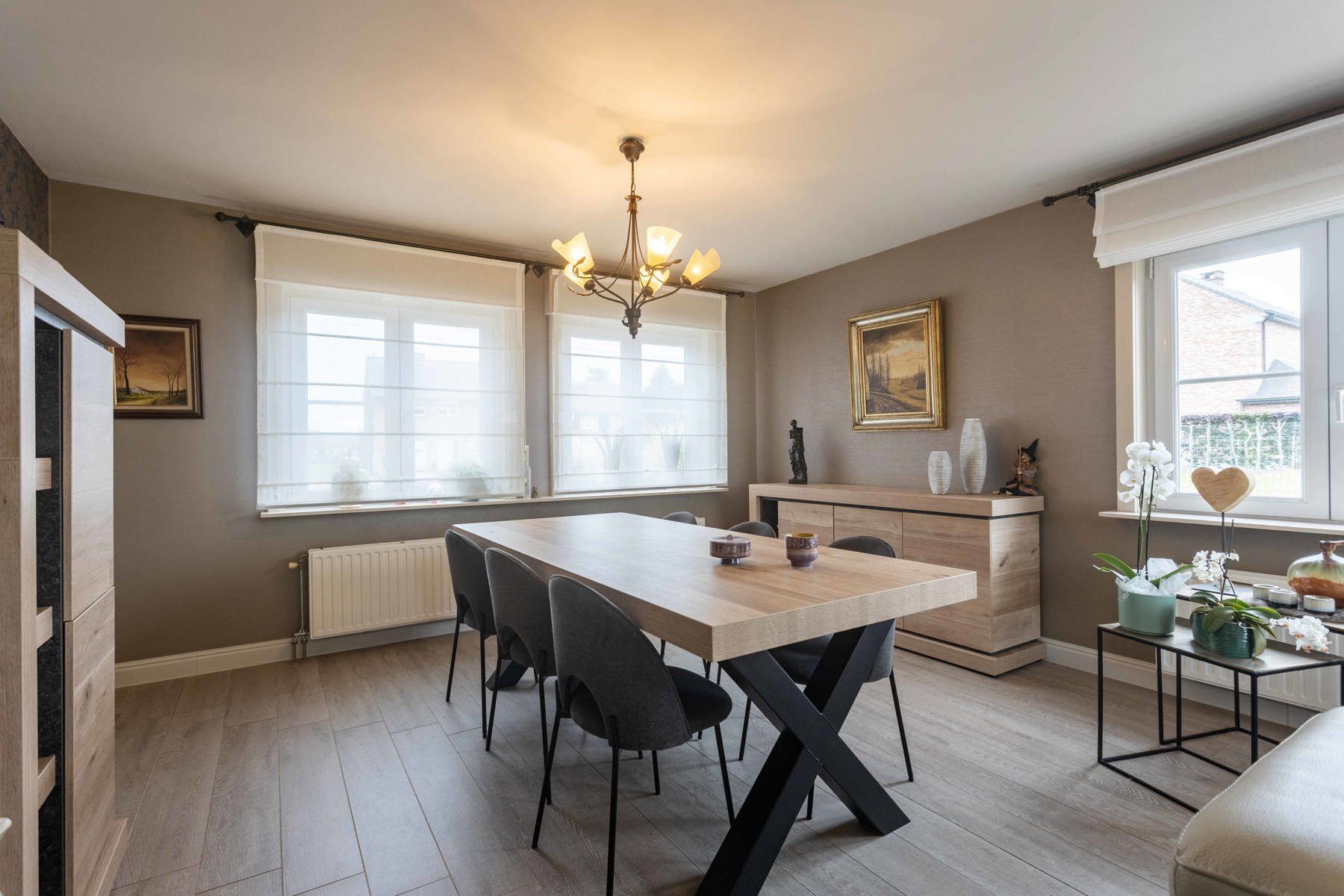 Instapklaar woning met 4 slpk, tuin + dub. garage foto 9