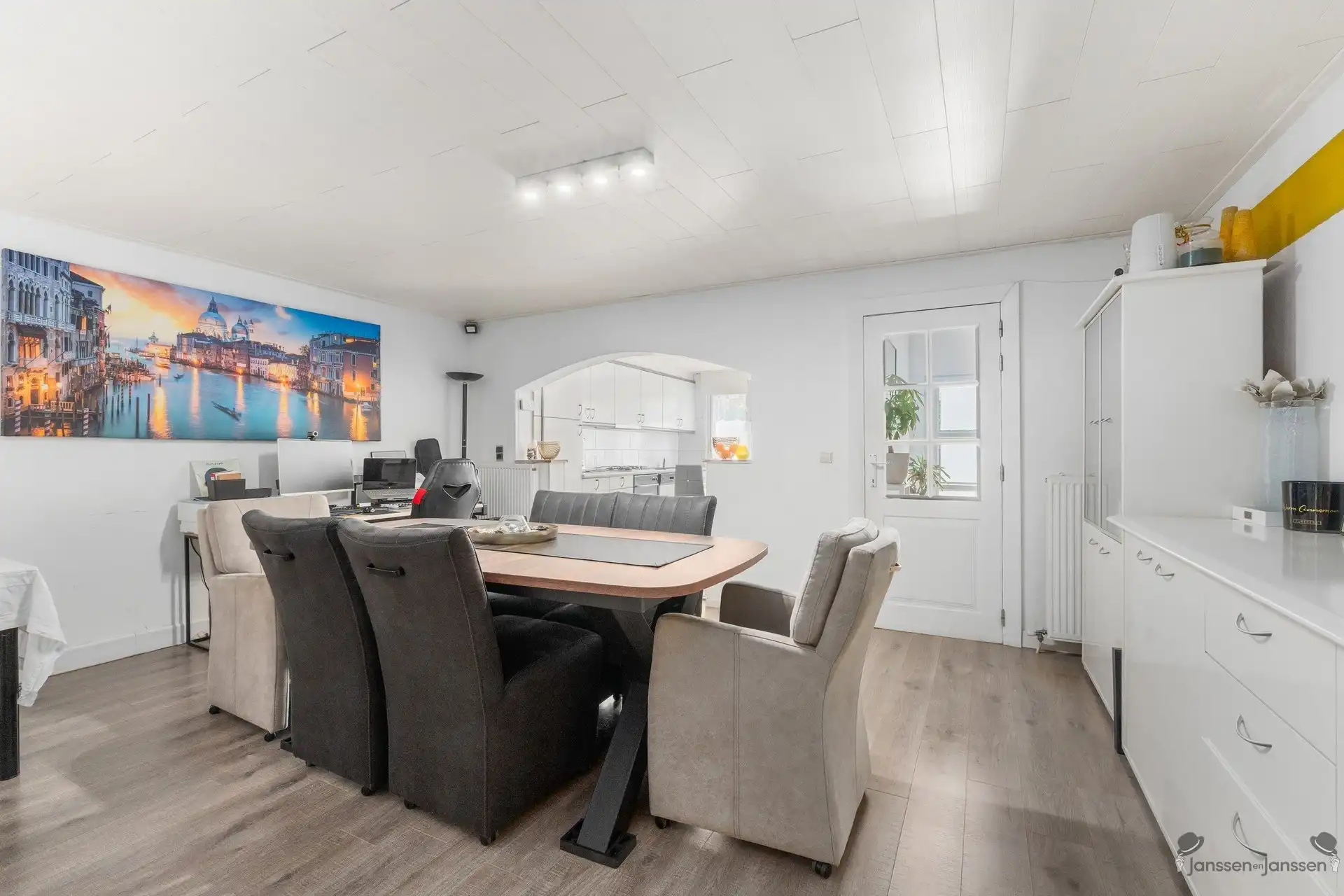 Instapklare gezinswoning met ruimte, comfort en een prachtige tuin in Mol foto 4