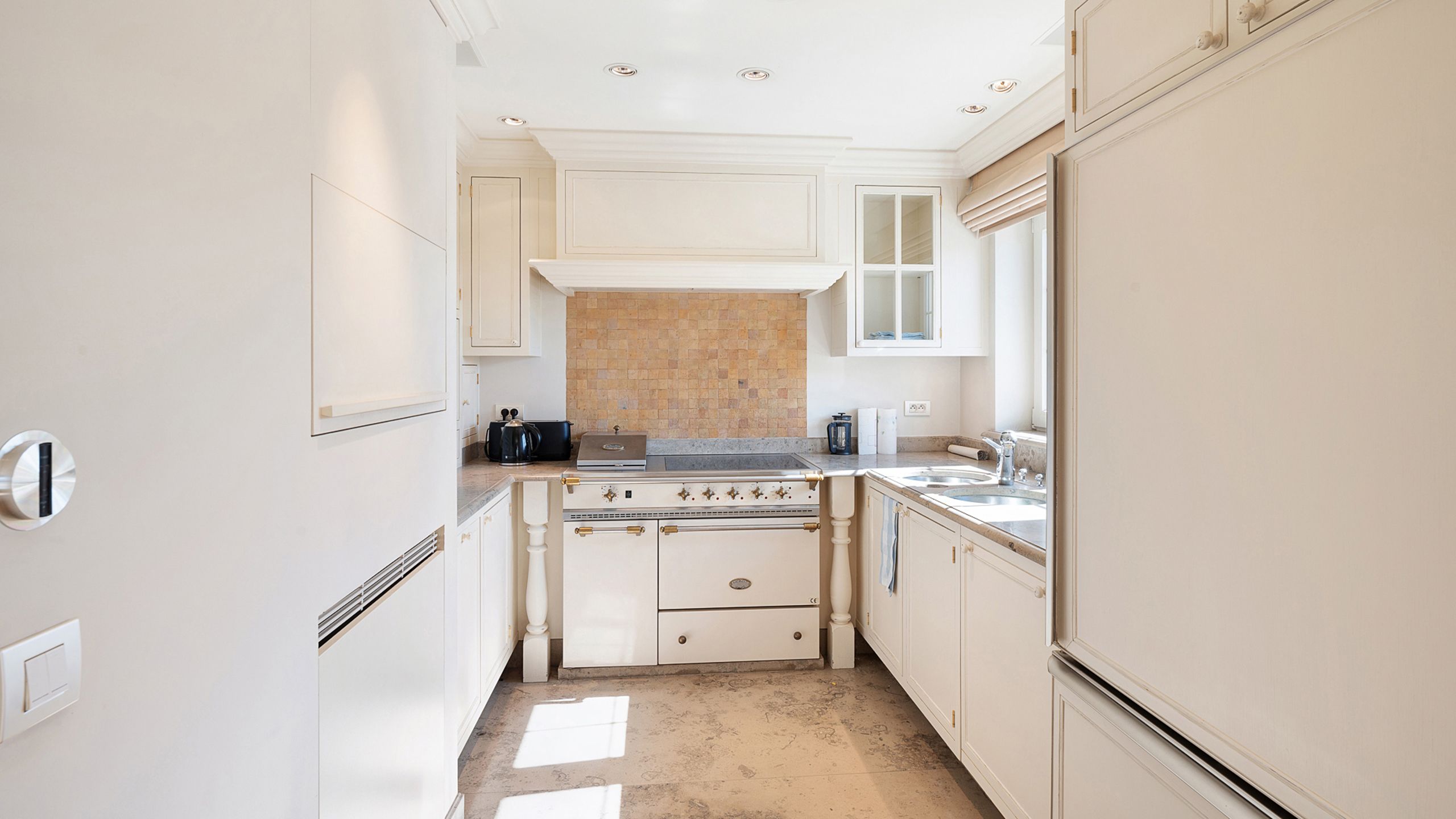 Prachtig HOEKAPPARTEMENT in een elegante villaresidentie... foto 9