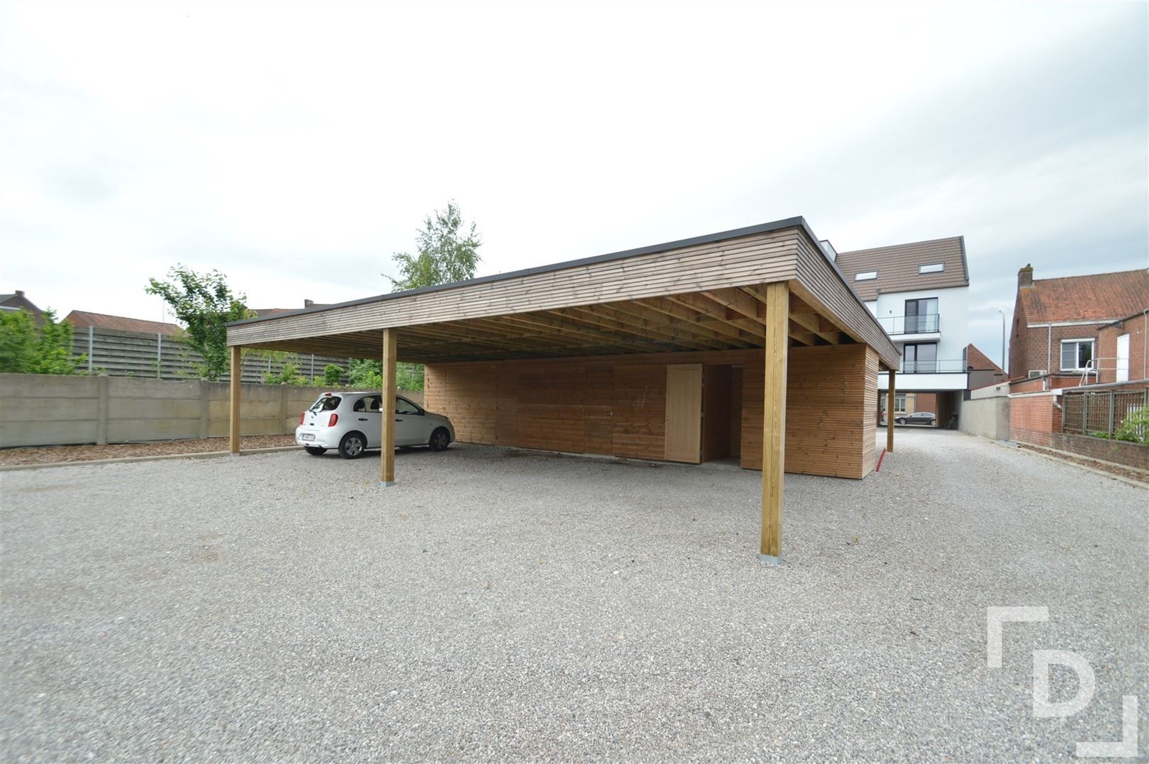 Dakappartement + carport en berging foto 4