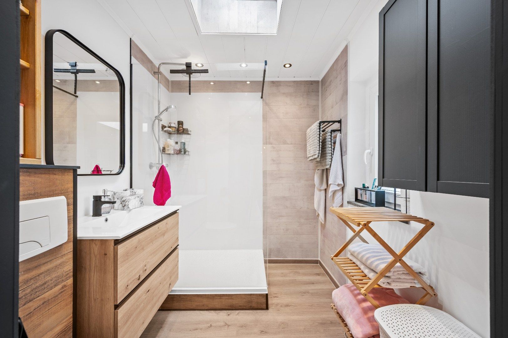 Af te werken rijwoning op de Tiense stadsrand foto 11