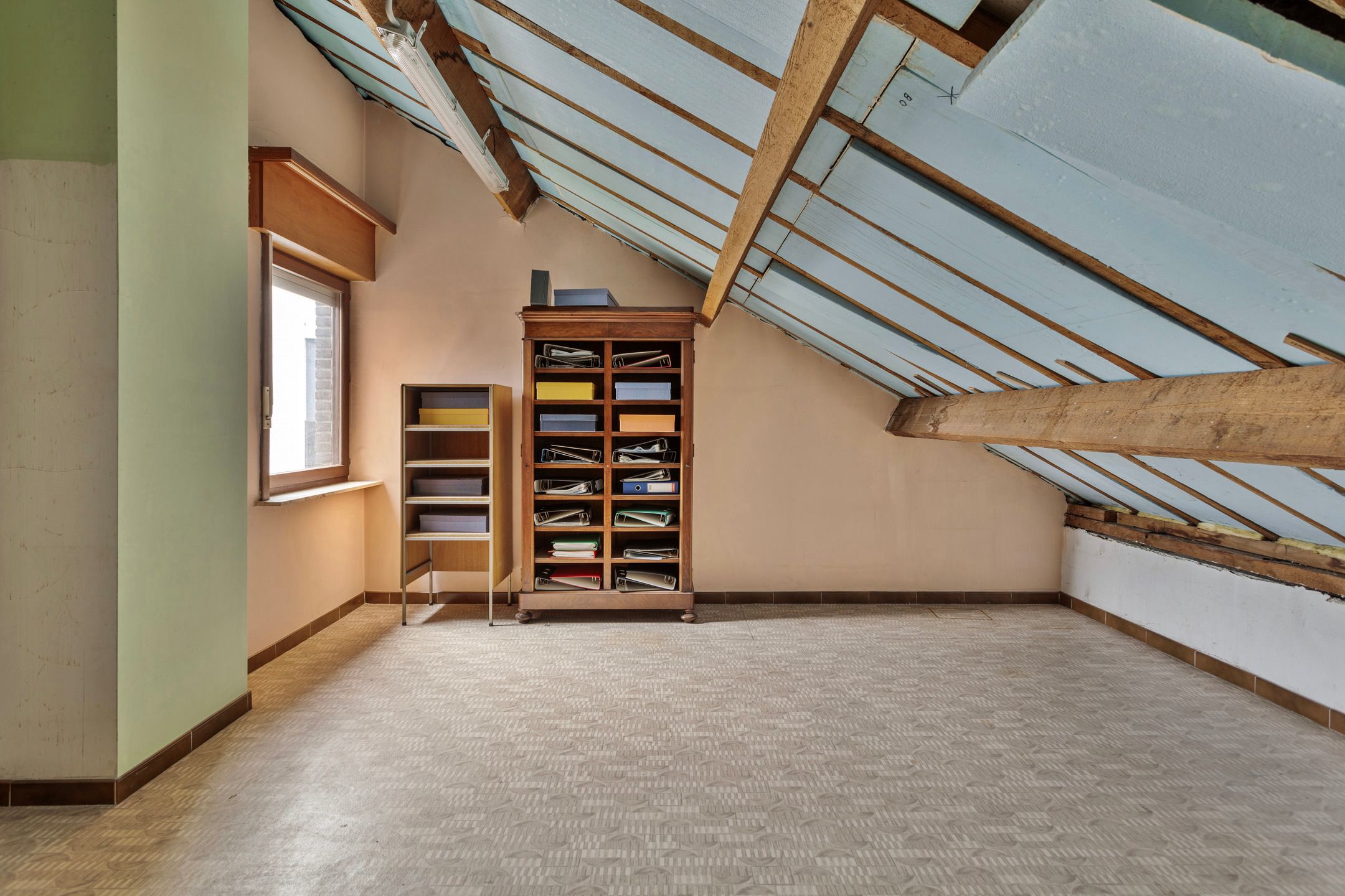 Ruime, te renoveren woning op perceel van 8a70 foto 20