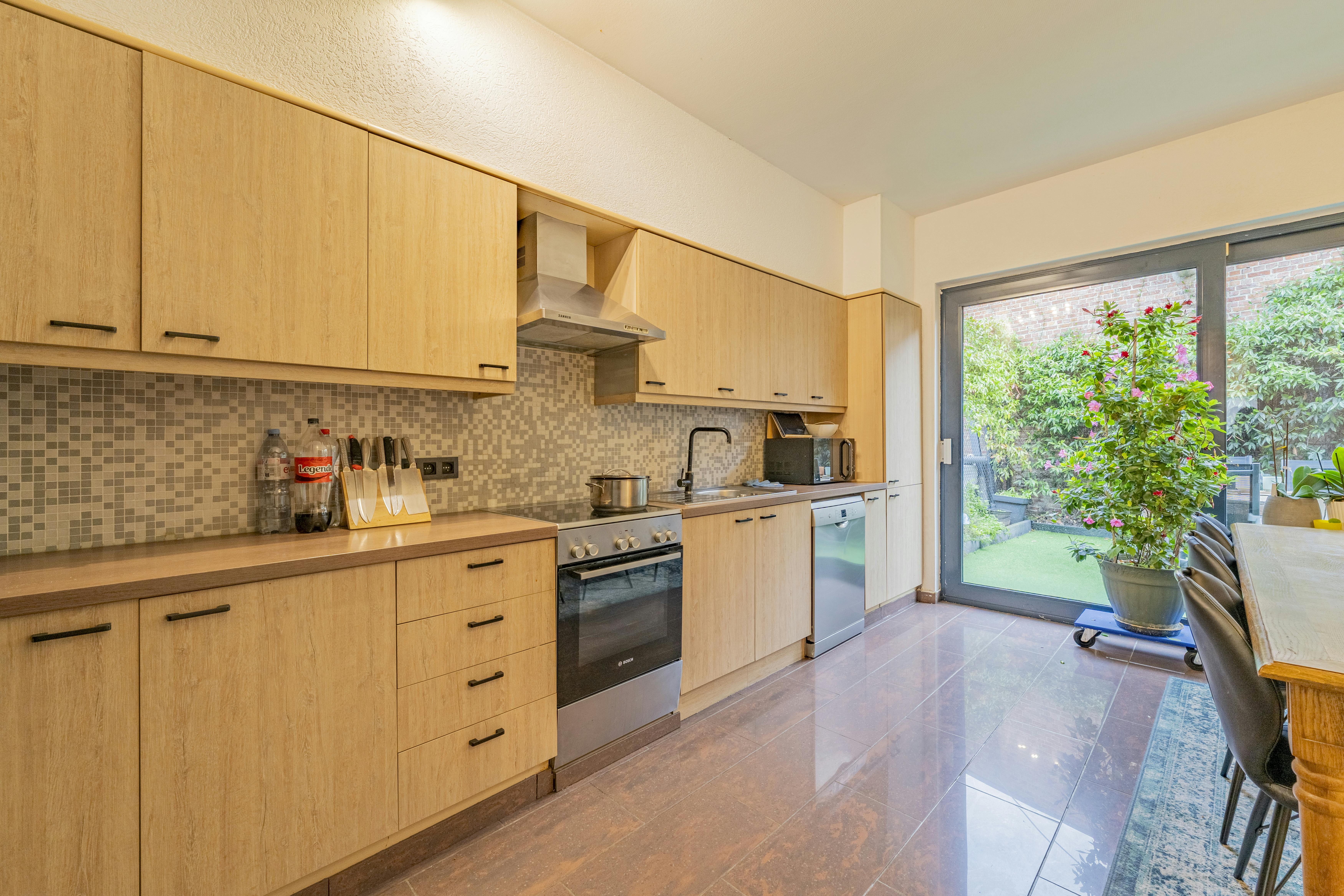 Instapklaar huis met 4 slaapkamers te koop in Boom foto 3