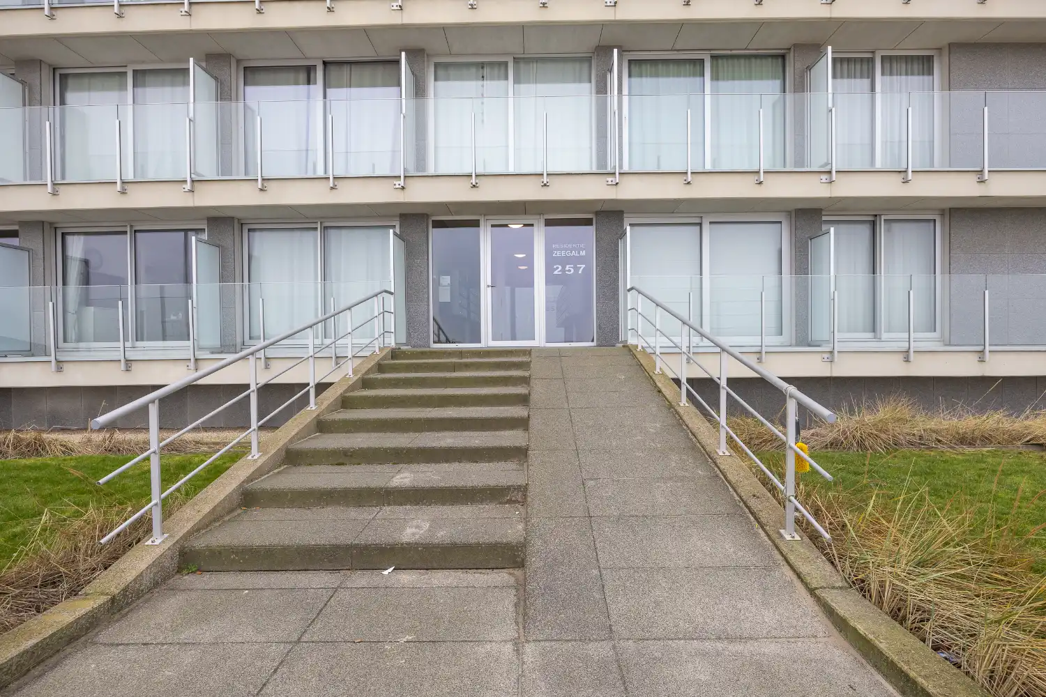 Lichtrijk éénslaapkamerappartement met zeezicht en zongericht terras op de Zeedijk foto 22