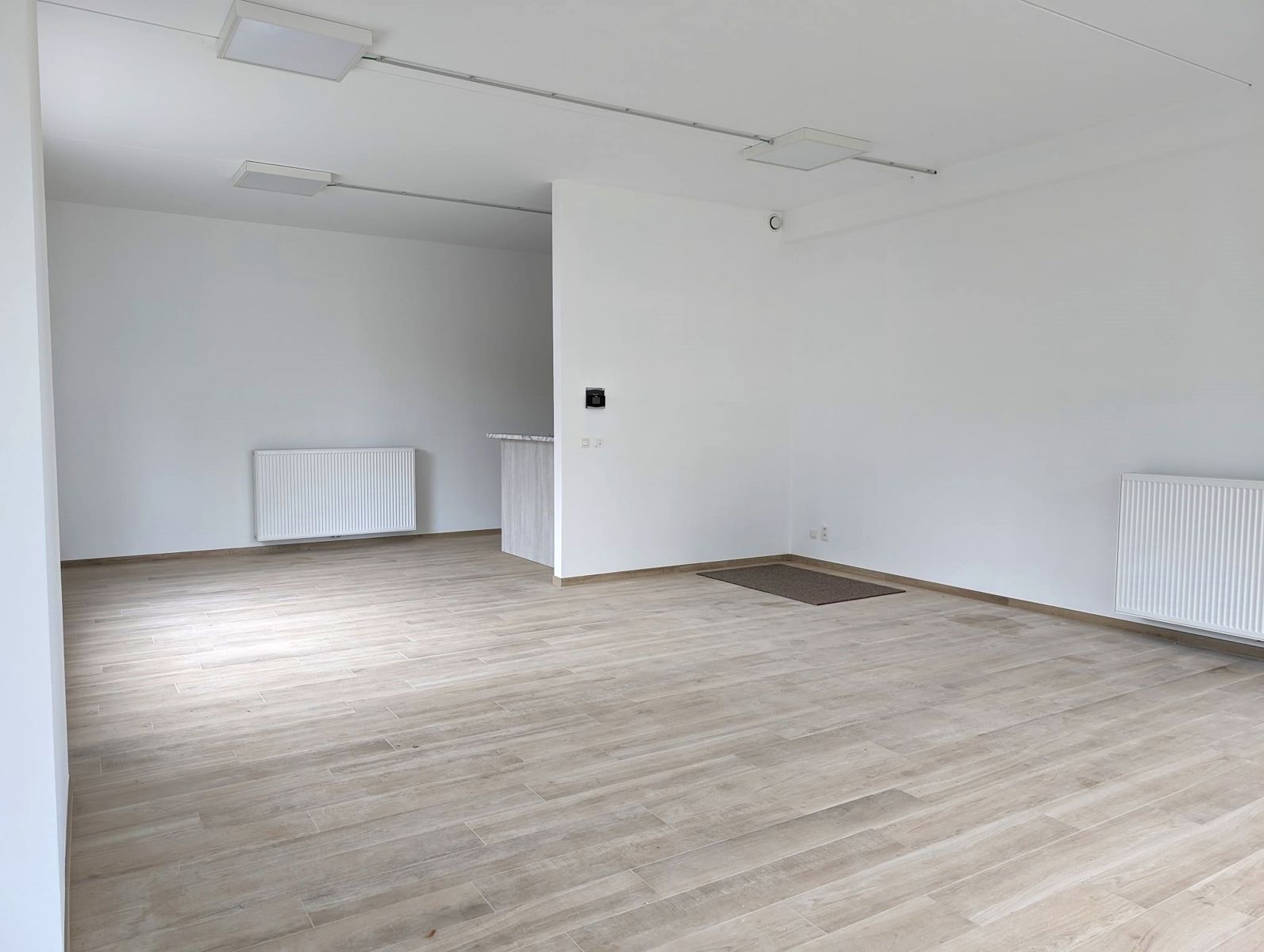 Handelsgelijkvloers met parkeerplaats - Nieuwbouw foto 2