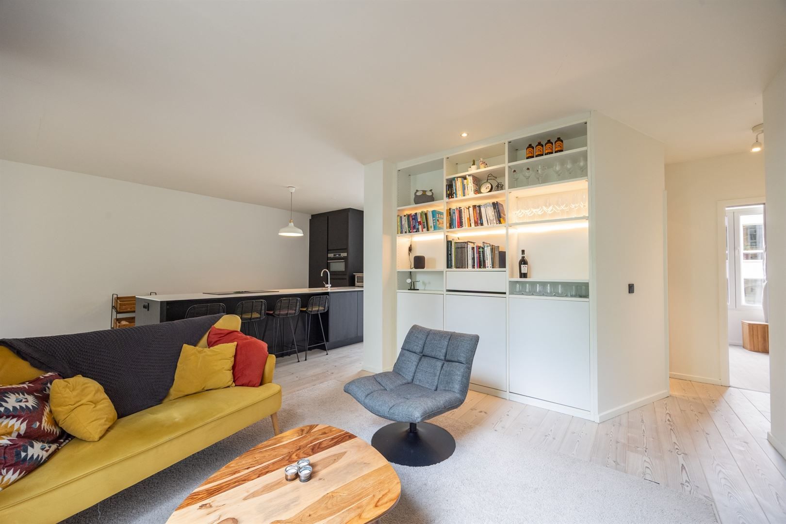 Gerenoveerd appartement met terras foto {{pictureIndex}}