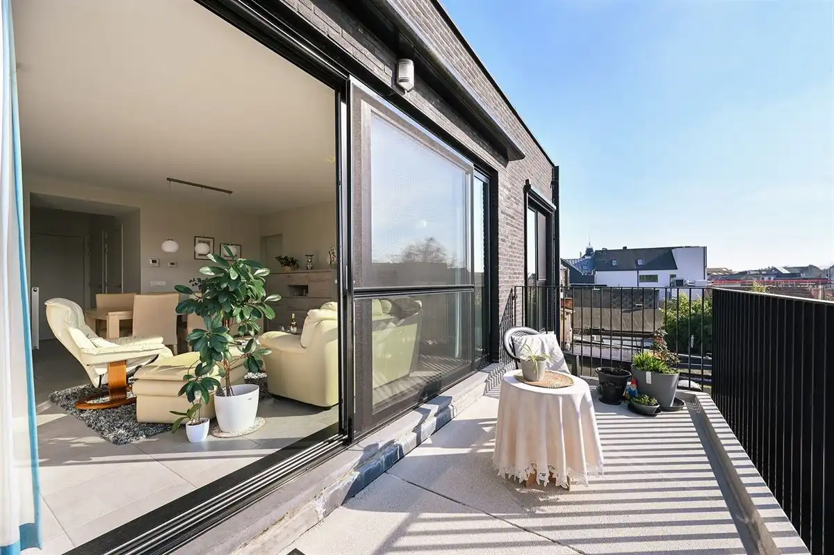 Centraal gelegen appartement met leuk terras foto 3