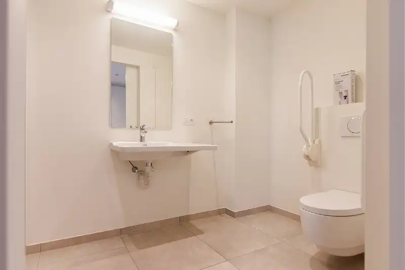 Moderne serviceflat met 2 ruime slaapkamers, 2 badkamers en een uitnodigend terras op een TOP locatie in het centrum van Hasselt foto 12