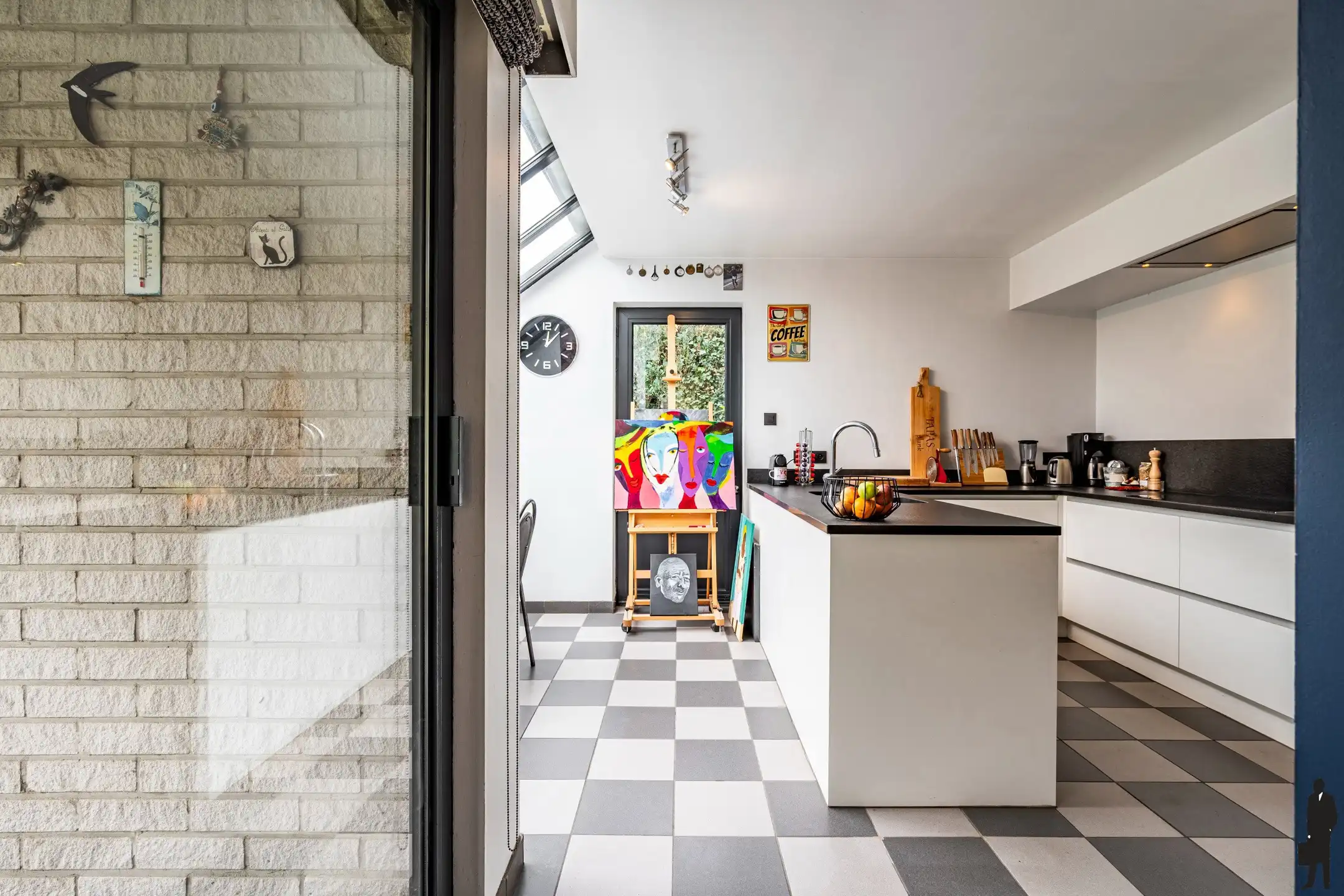 Instapklare gezinswoning met 3slks, tuin en garage op 563 m² foto 12