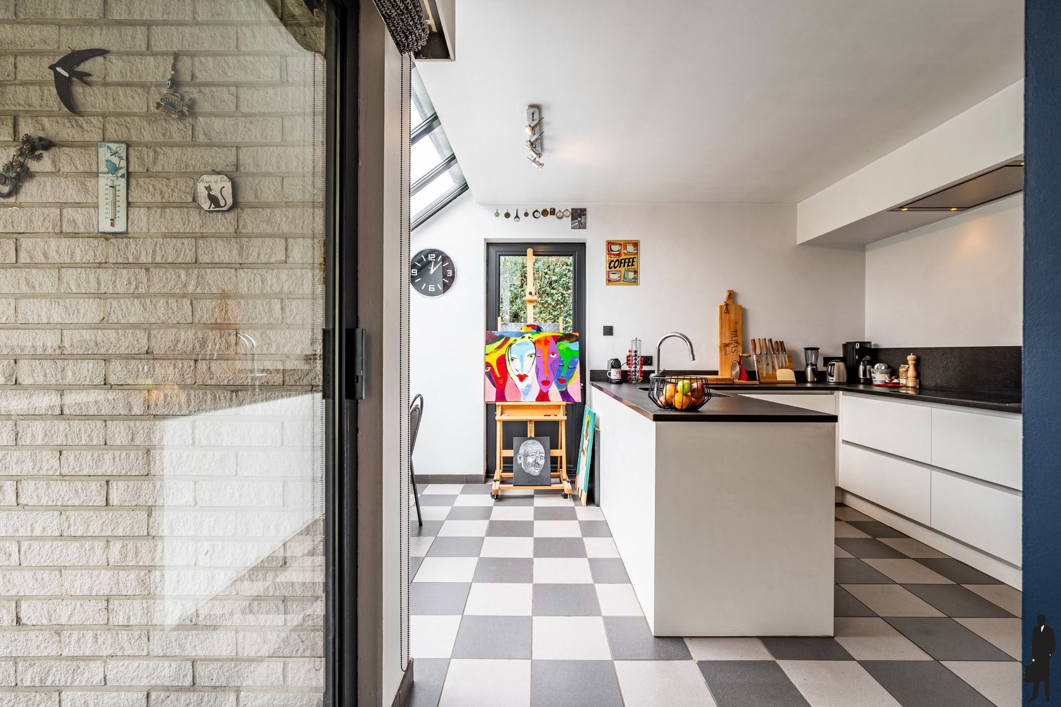 Instapklare gezinswoning met 3slks, tuin en garage op 563 m² foto 12