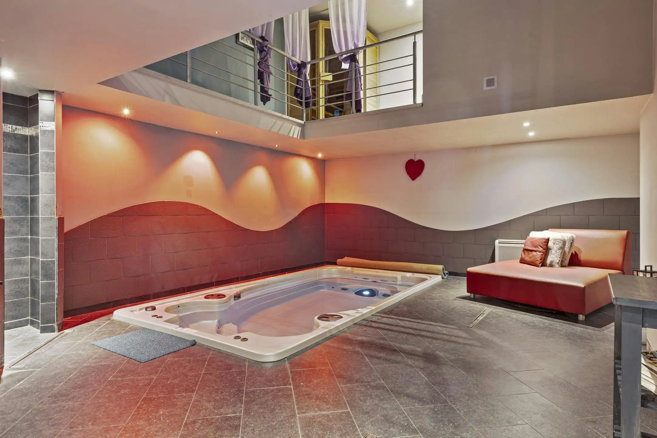 Over te nemen wellness met 3 units en 3 slpkmr appartement foto {{pictureIndex}}