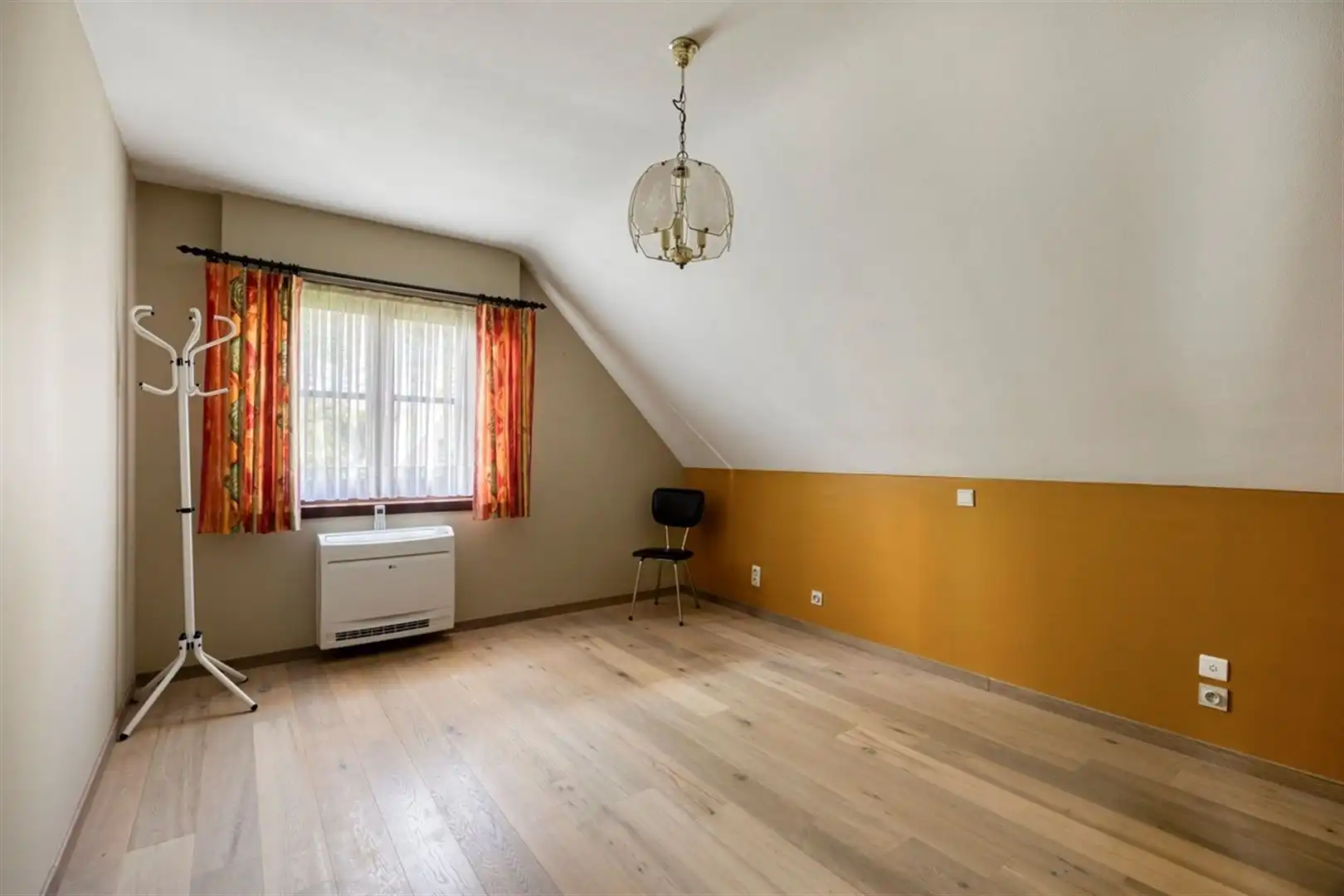Rustig gelegen, goed onderhouden villa met 4 slaapkamers op 761 m². foto 18