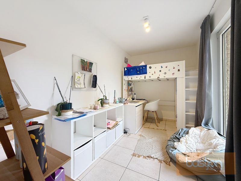 Centraal gelegen ruim appartement met 3 slaapkamers en garage. foto 10