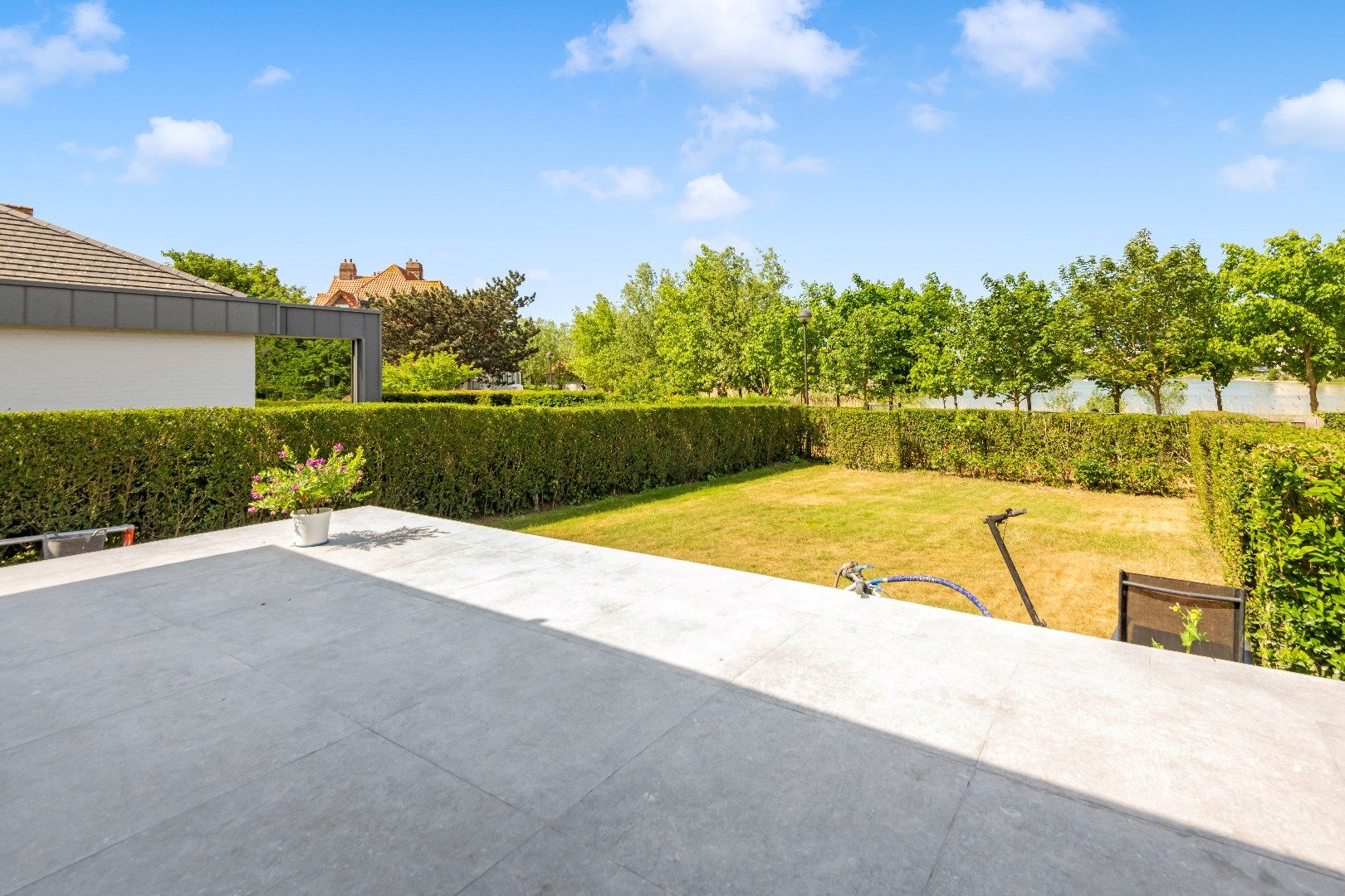 Prachtig gerenoveerde koppelvilla met panoramisch zicht op het Zegemeer. foto {{pictureIndex}}