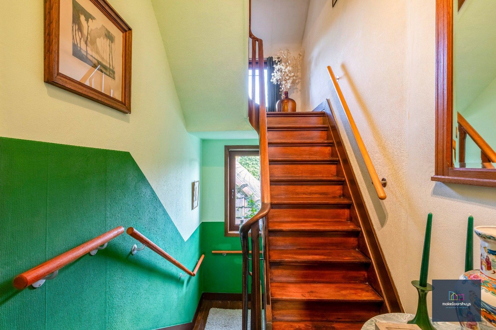 Verzorgde halfopen bebouwing met grote tuin en carport  foto 19