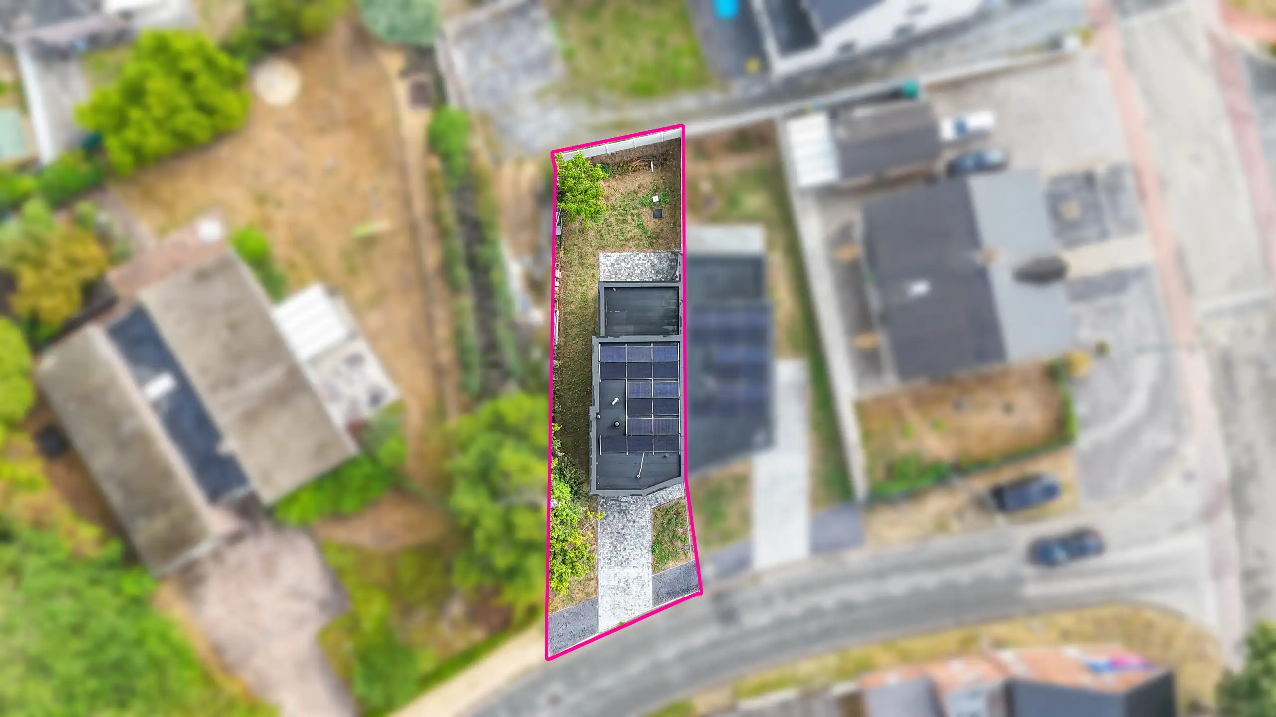 Kwalitatief afgewerkte nieuwbouwwoning op centrale ligging! foto 36