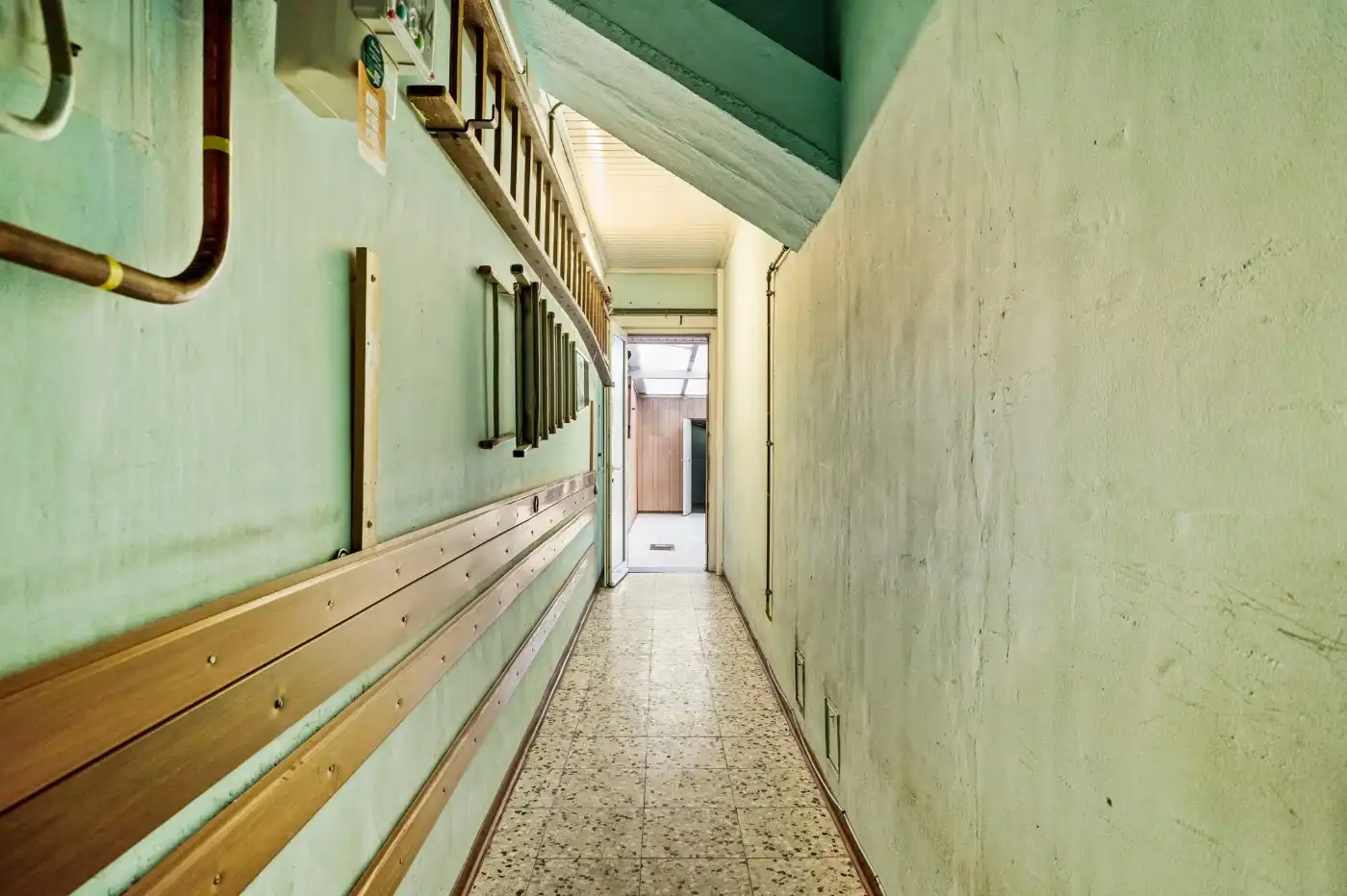 Te renoveren woning met 2 slpk. en tuin foto 13