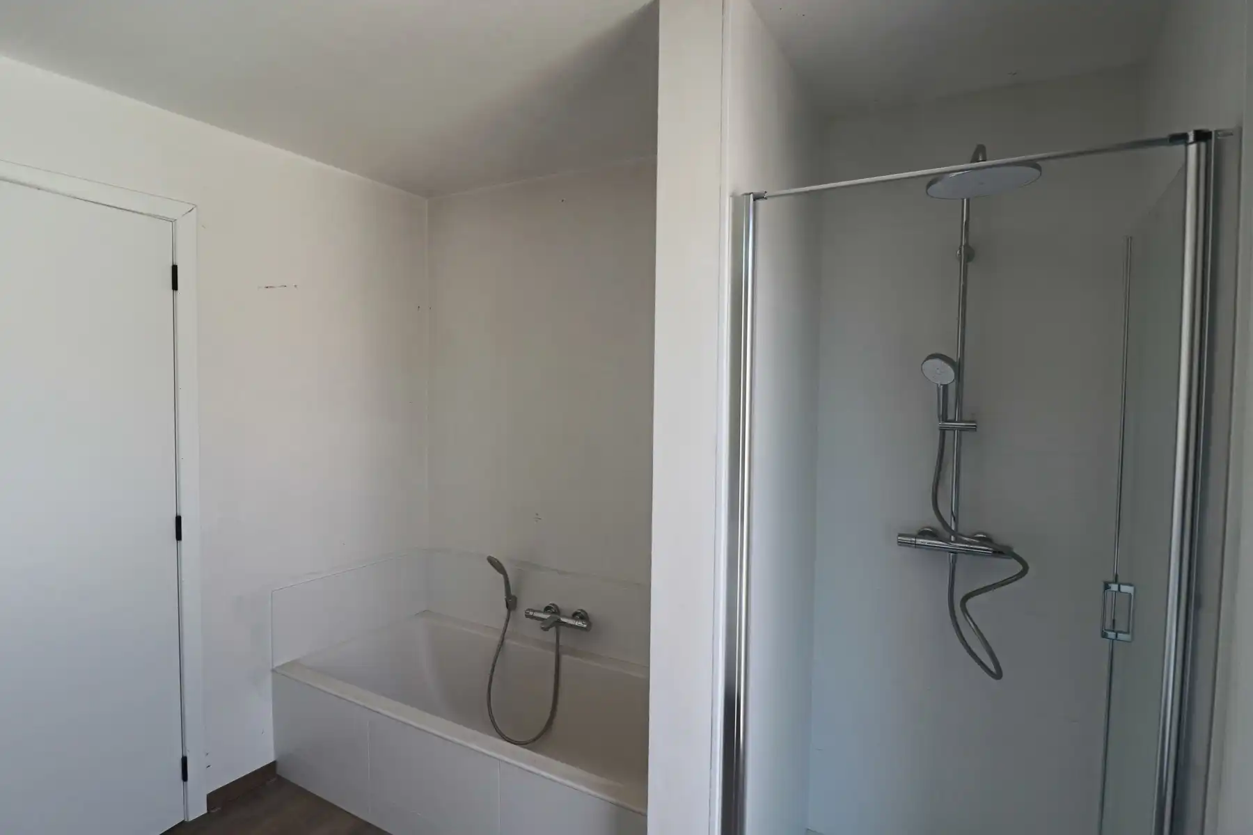Energiezuinige nieuwbouwwoning met 4 slaapkamers, terras tuin en carport. foto 10
