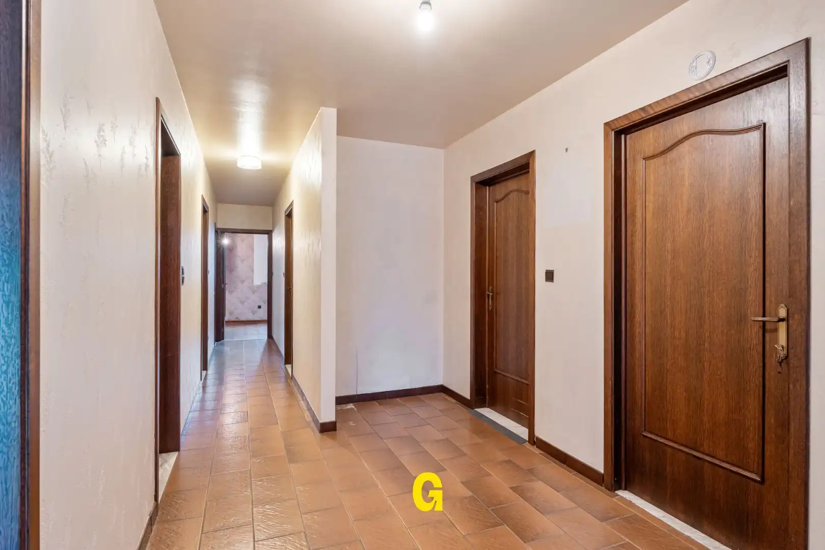 Op te frissen 3-slaapkamer appartement (124 m²) met terras, tuin en garage op wandelafstand van het centrum foto 8