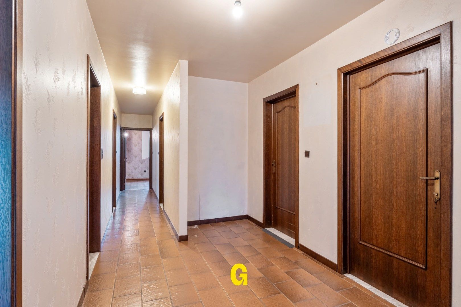 Op te frissen 3-slaapkamer appartement (124 m²) met terras, tuin en garage op wandelafstand van het centrum foto 8