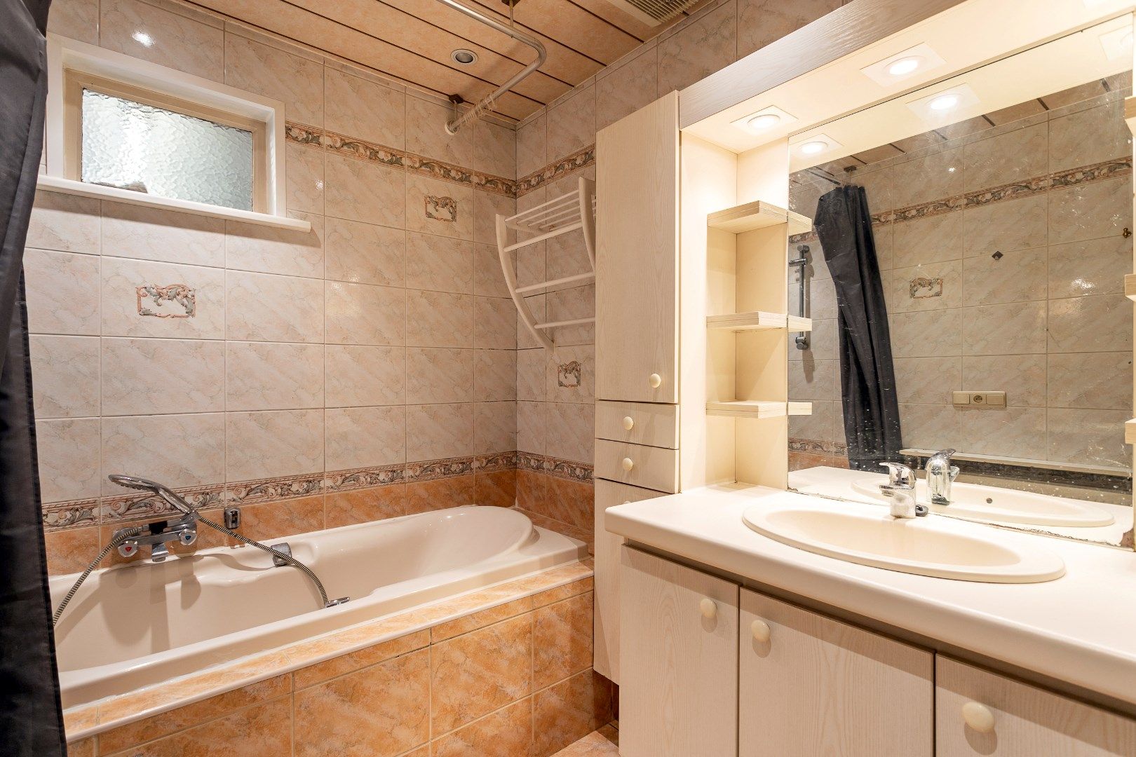 Ruime woning centrum Halle, 4 slpks en tuin foto 11