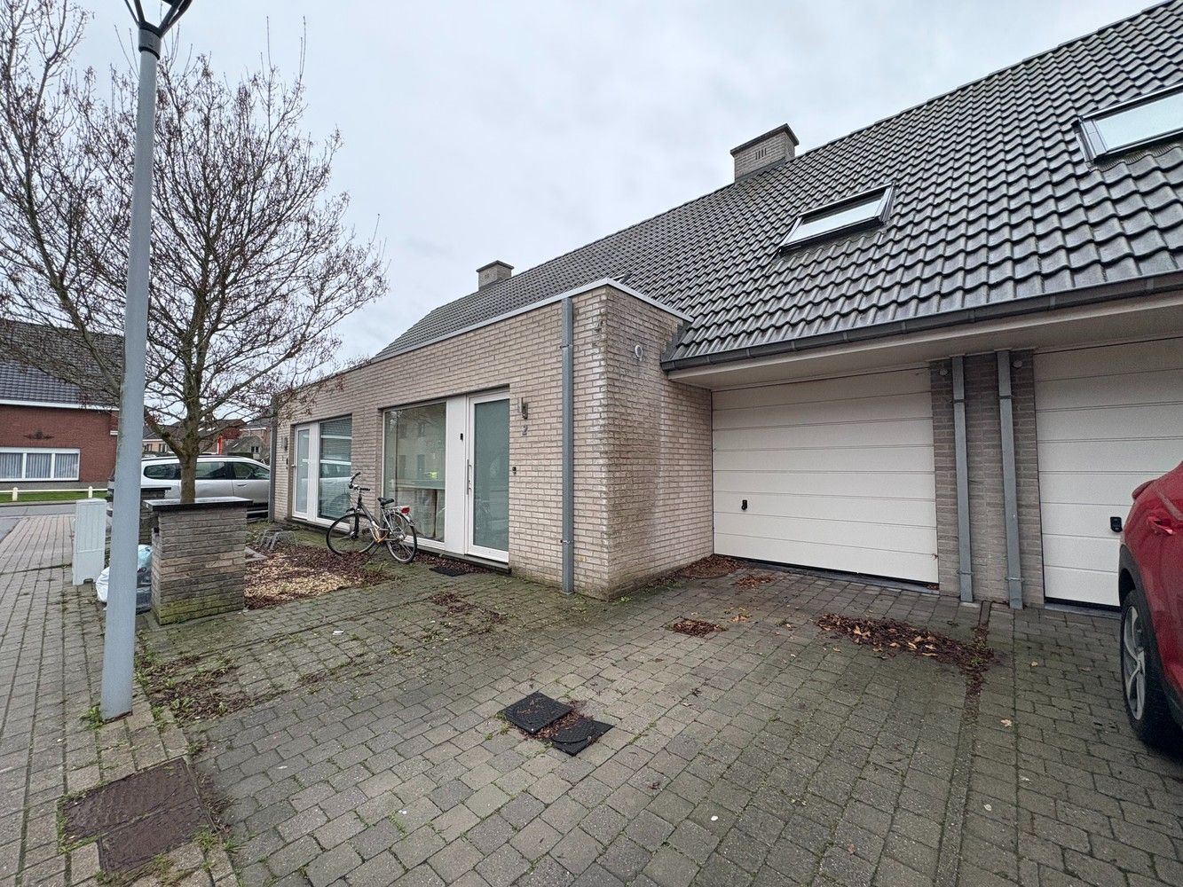 Recente woning met 3 slaapkamers en een garage foto {{pictureIndex}}