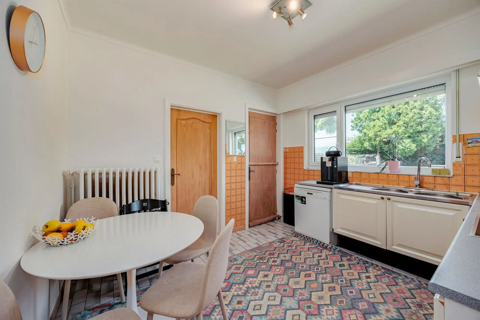 Instapklare villa met 3 slaapkamers, ruime tuin en voldoende parking op gunstige locatie! foto 10