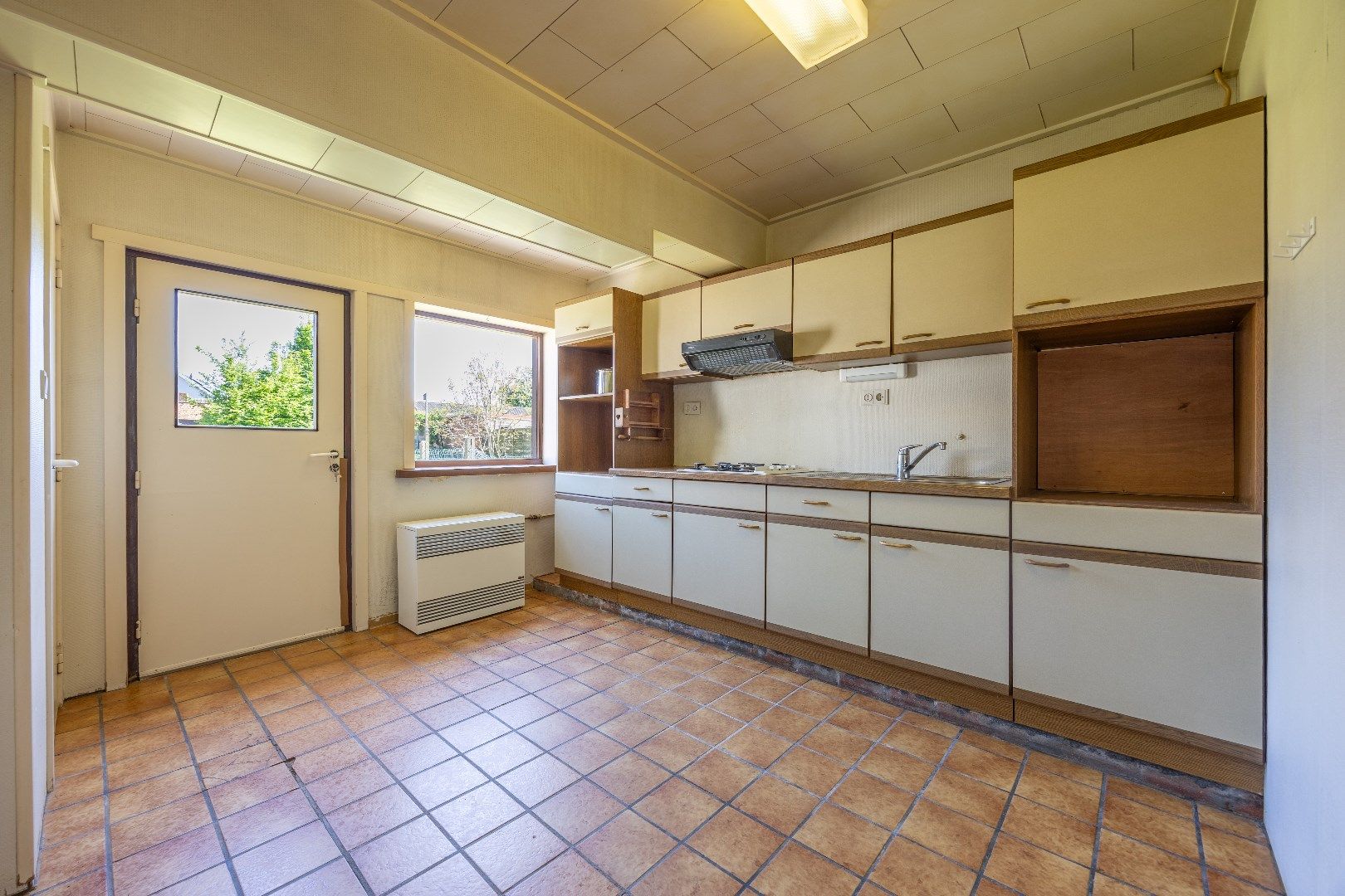 Te renoveren woning met uitweg en garage  foto 5