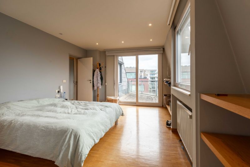 Roeselare-Stadskern. LUXE DUPLEXappartement met 2 slaapkamers en terras op 4 hoog afgewerkt in duurzame materialen. Maar liefst > 200 m2 bewoonbare ruimtes!! foto 15