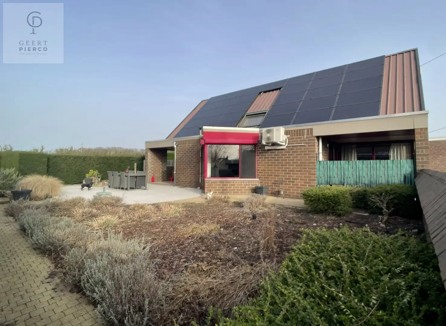 Knappe energiezuinige villa met heel speciaal cachet foto {{pictureIndex}}