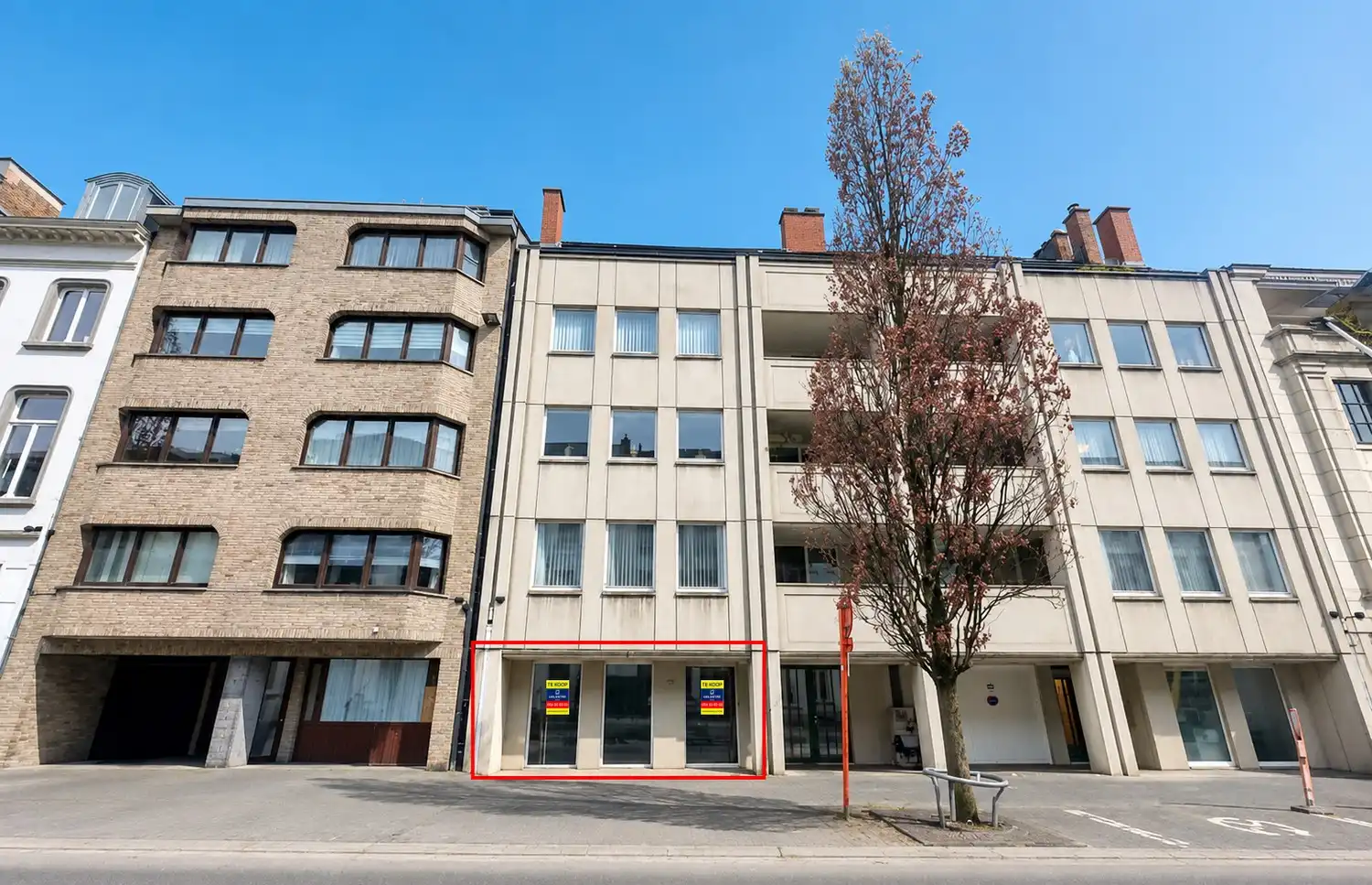 Unieke praktijk- of kantoorruimte van ca. 190 m² INCLUSIEF 2 ruime garageboxen foto {{pictureIndex}}