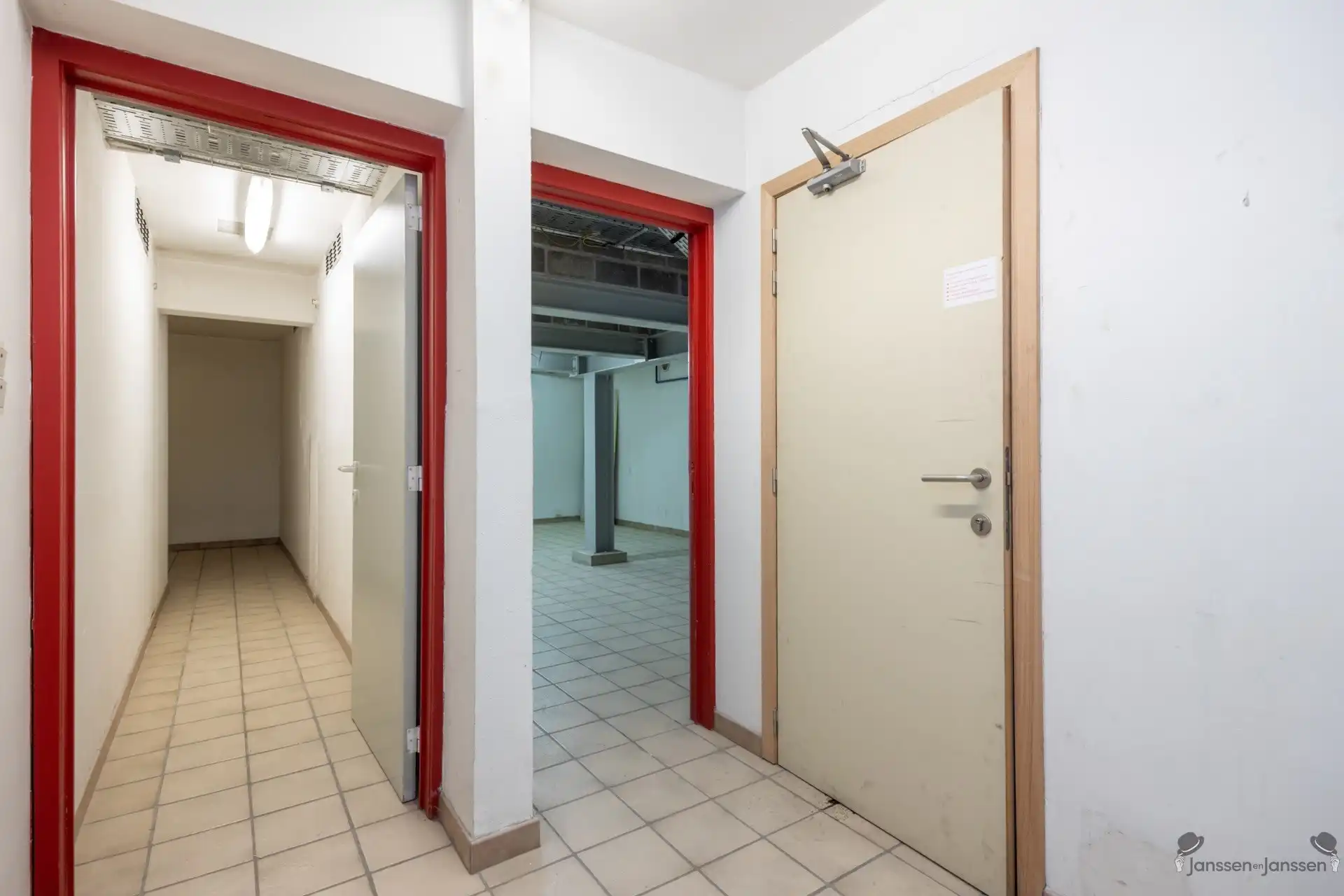 Commercieel gebouw met parkeergelegenheid! foto 42