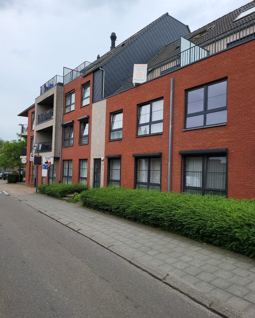 Duplex + ondergrondse autostaanplaats. foto {{pictureIndex}}