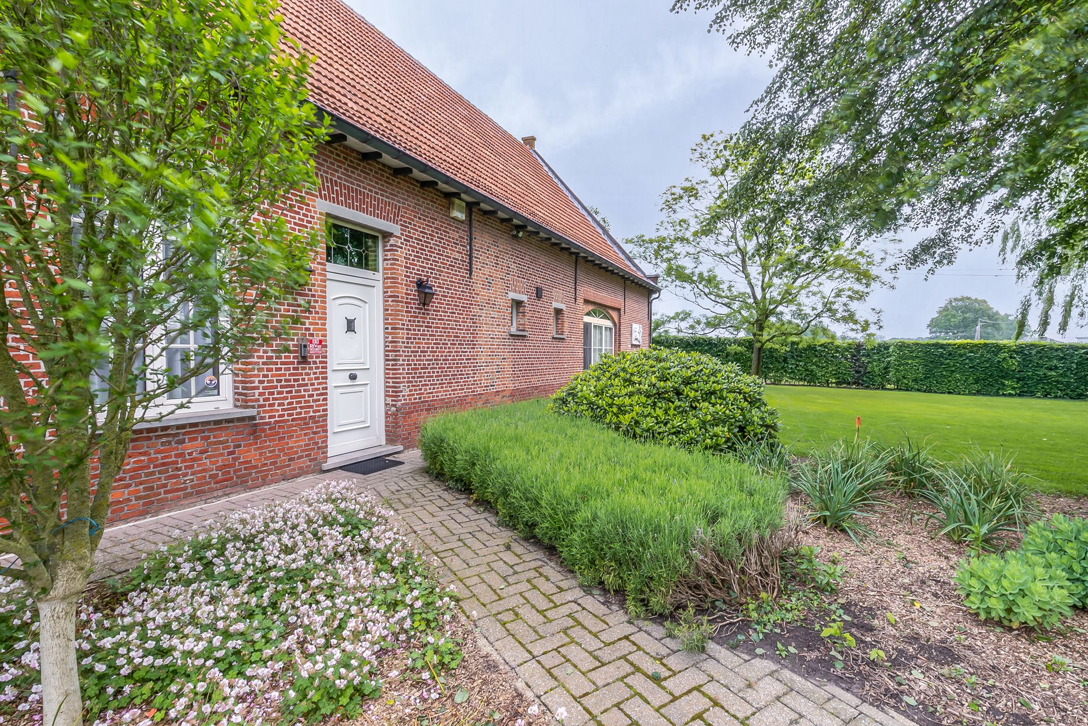 Authentieke herenhoeve op ruim perceel van 5.856 m² foto 4