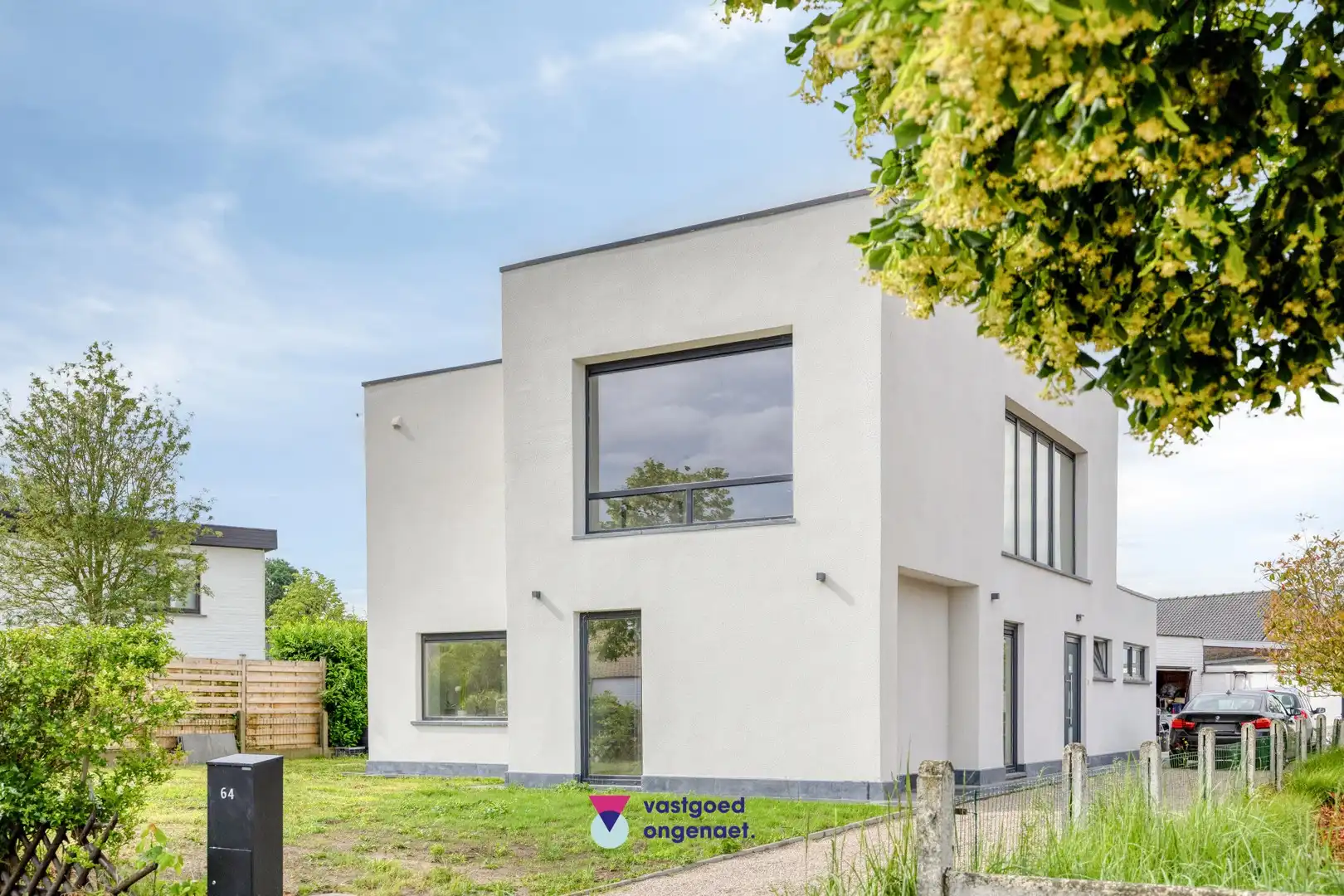 Instapklare, gerenoveerde open bebouwing op toplocatie in Oostakker foto 15