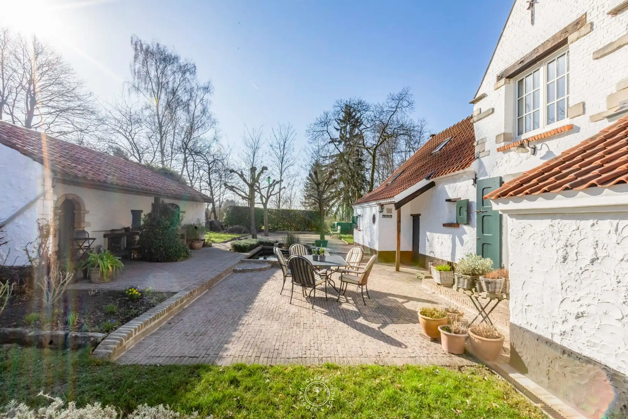 Hoofdfoto van de publicatie: Charmante hofstede op 2.280 m² in het landelijke Sint-Pauwels