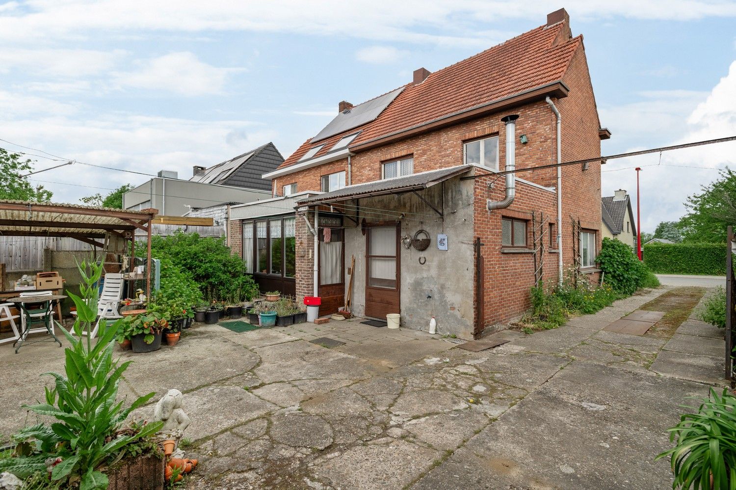 Te renoveren woning met magazijn en veel potentieel op toplocatie in Lint foto 25
