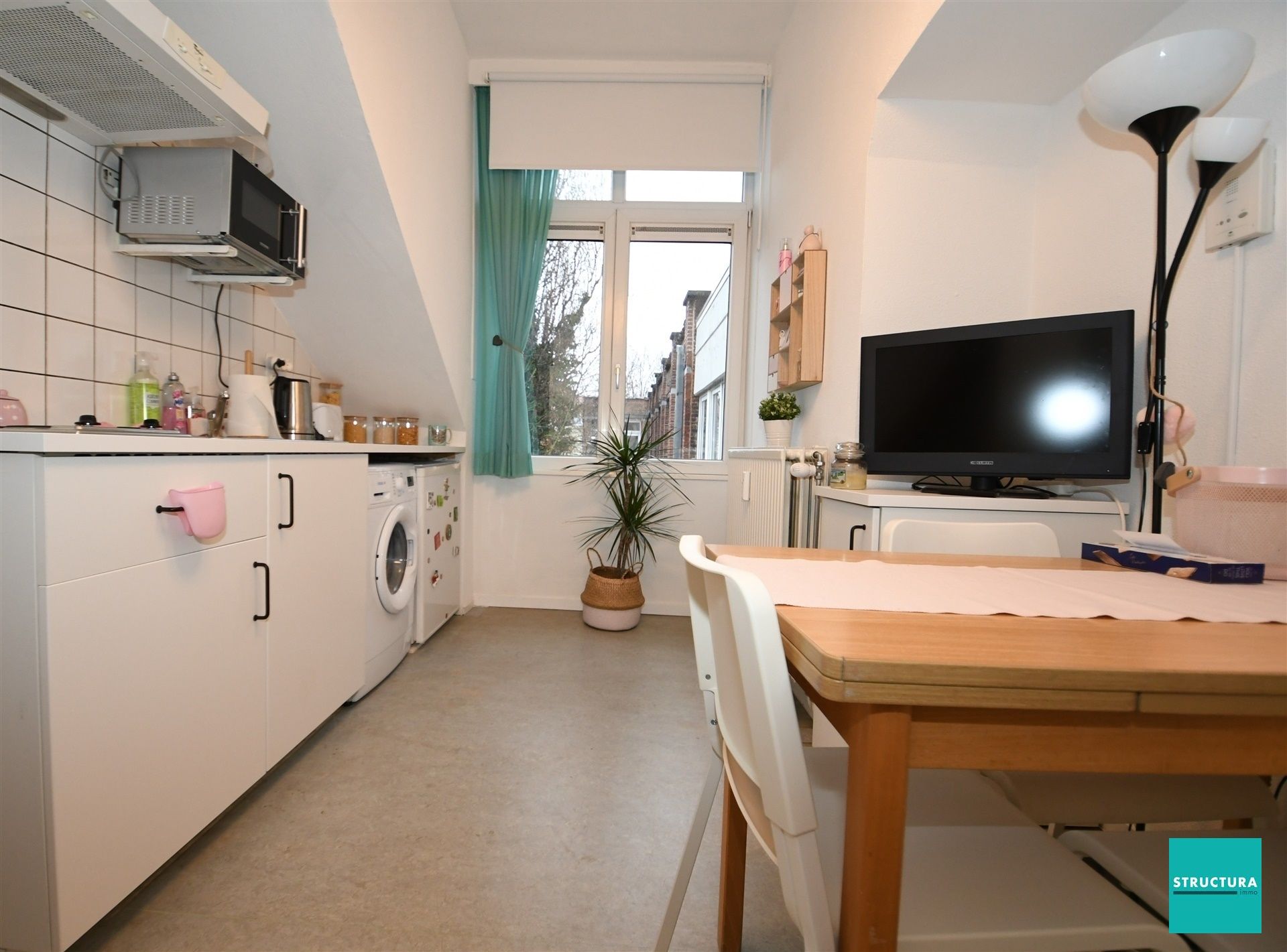 Interessant studio-appartement TE KOOP in de Koningsstraat te  Sint-Joost. foto 1