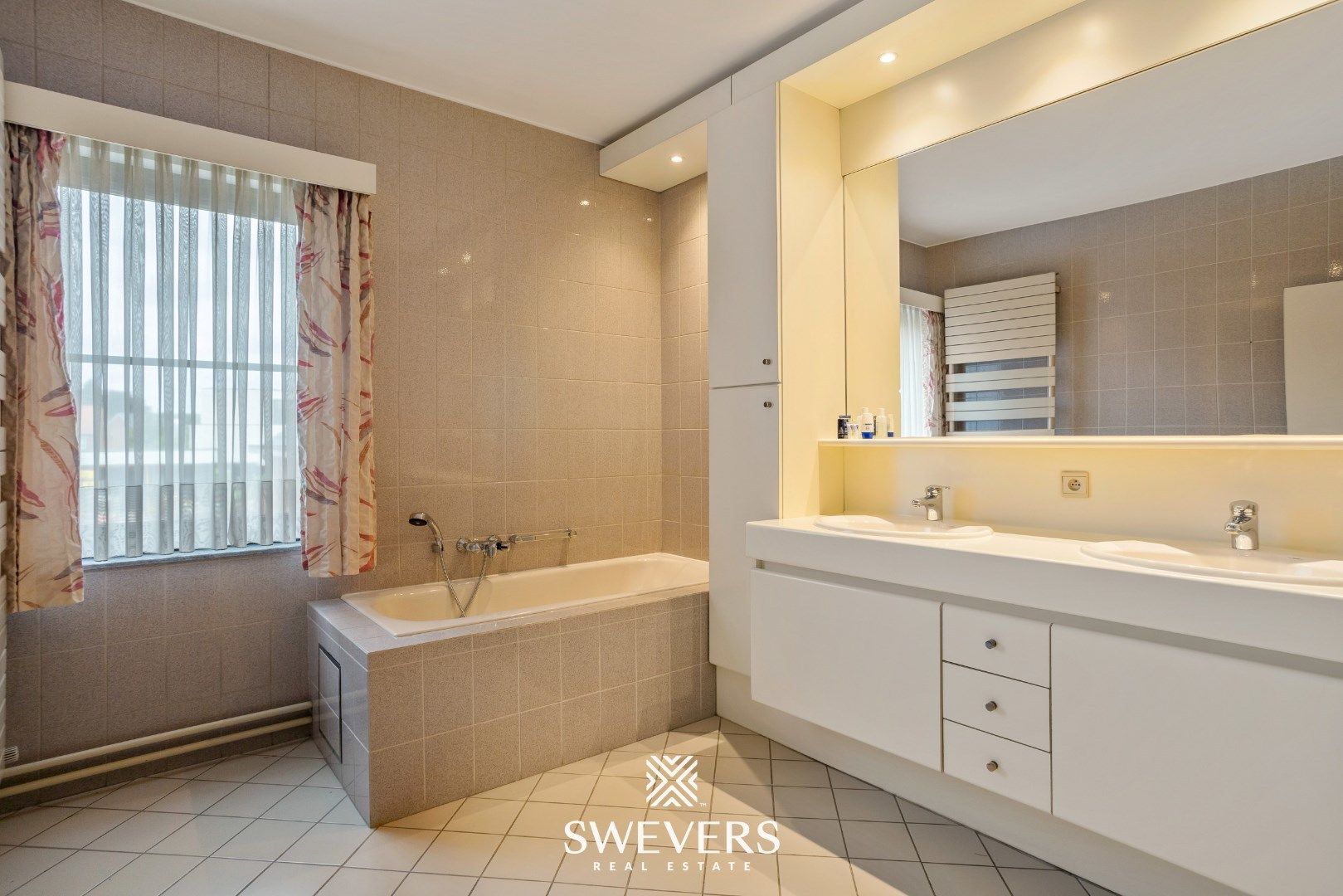 Ruime woning met tal van mogelijkheden in het hart van Tessenderlo-Ham foto 16