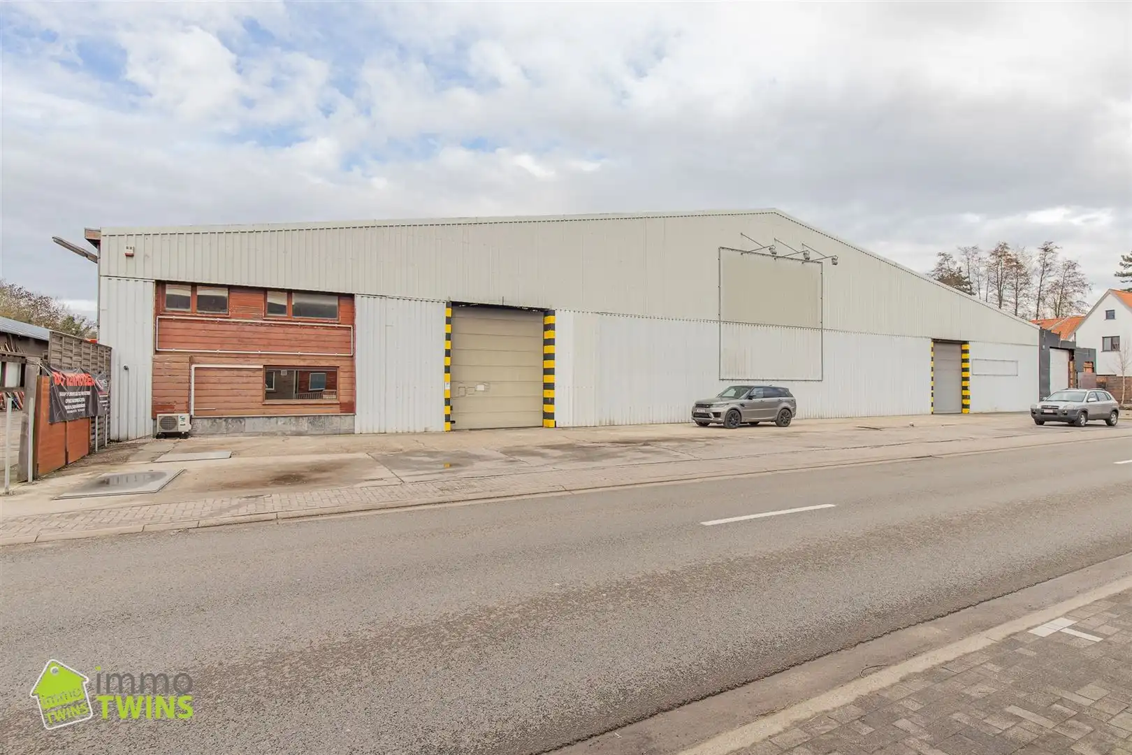 Uitzonderlijk ruim industrieel magazijn van ca. 6.900 m² te huur in Schoonaarde foto 3