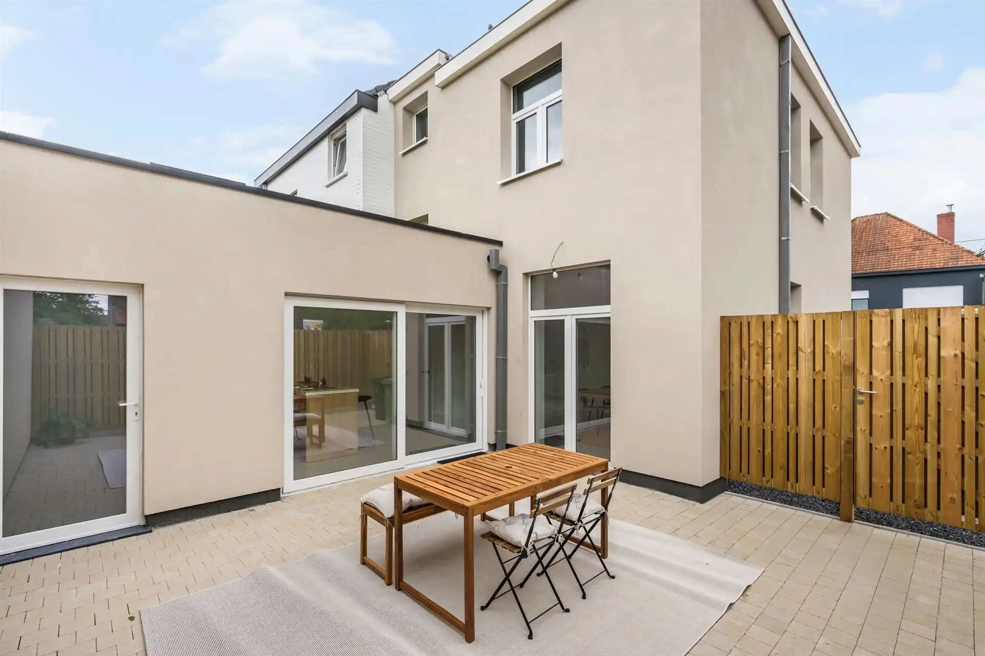 Kwalitatief gerenoveerde woning met 3 slk en leuk terras! foto 12