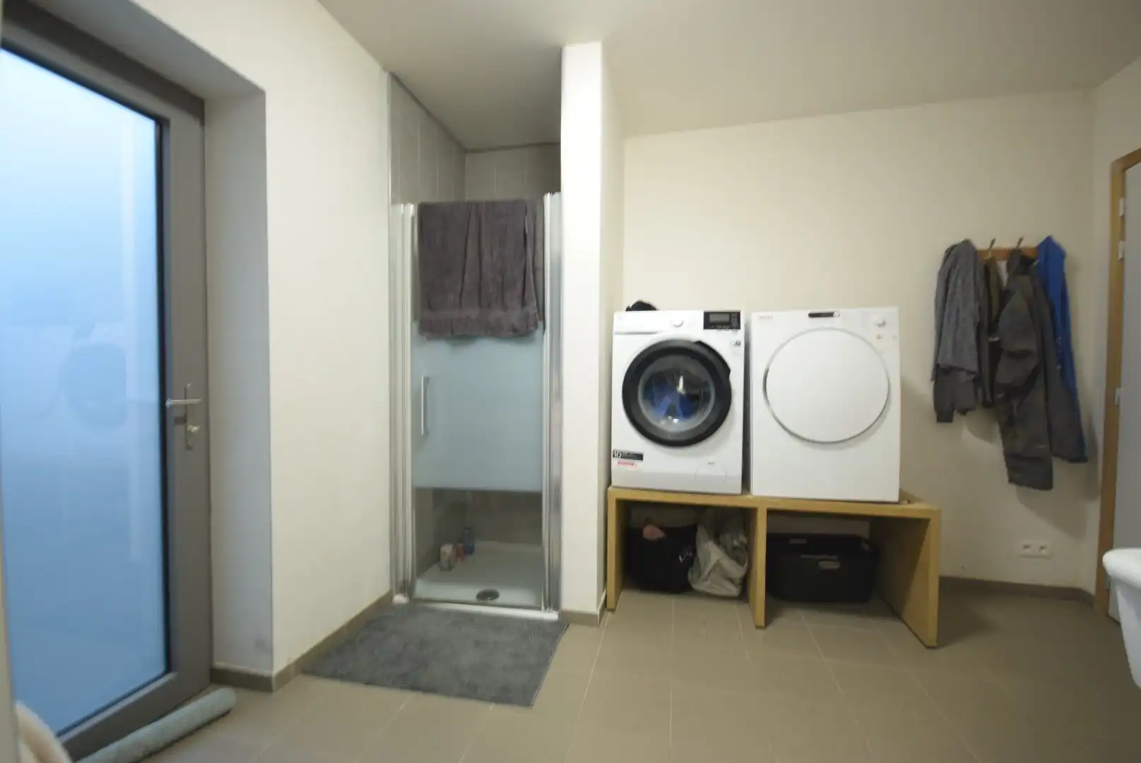 Ruime recente halfopen bebouwing met panoramisch verzicht foto 14