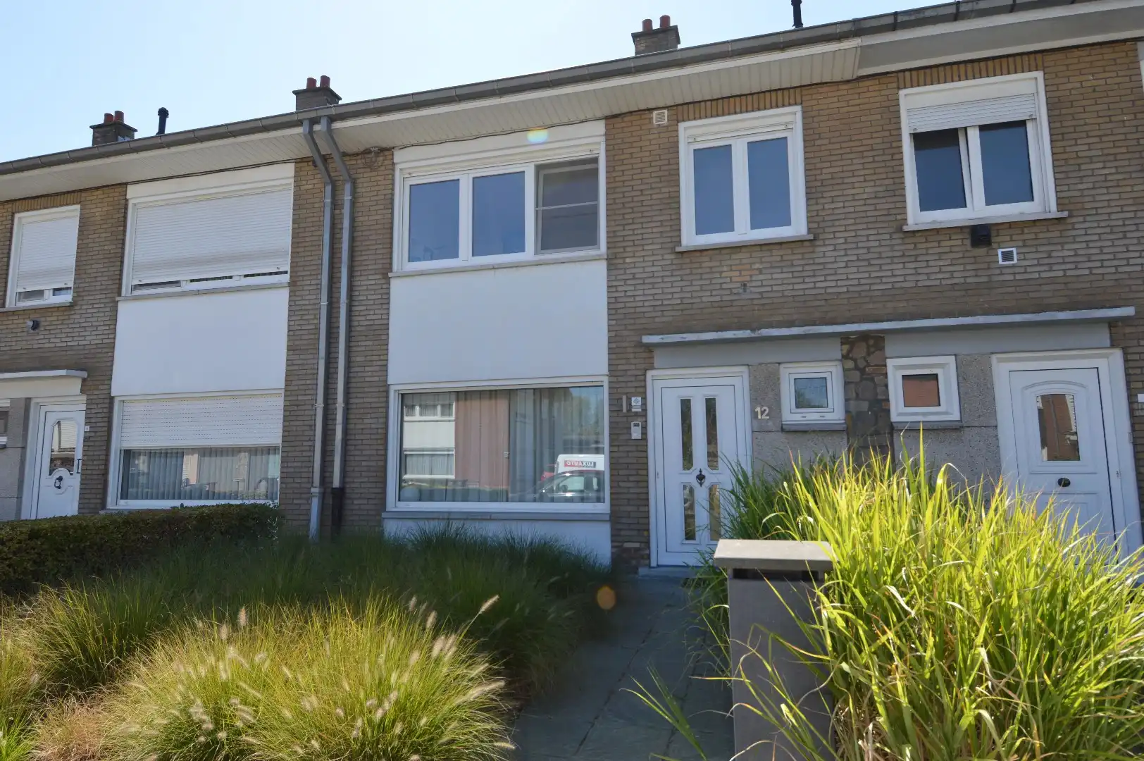 Gerenoveerde woning met 3 slaapkamers en zuidgerichte tuin te Kortrijk foto {{pictureIndex}}