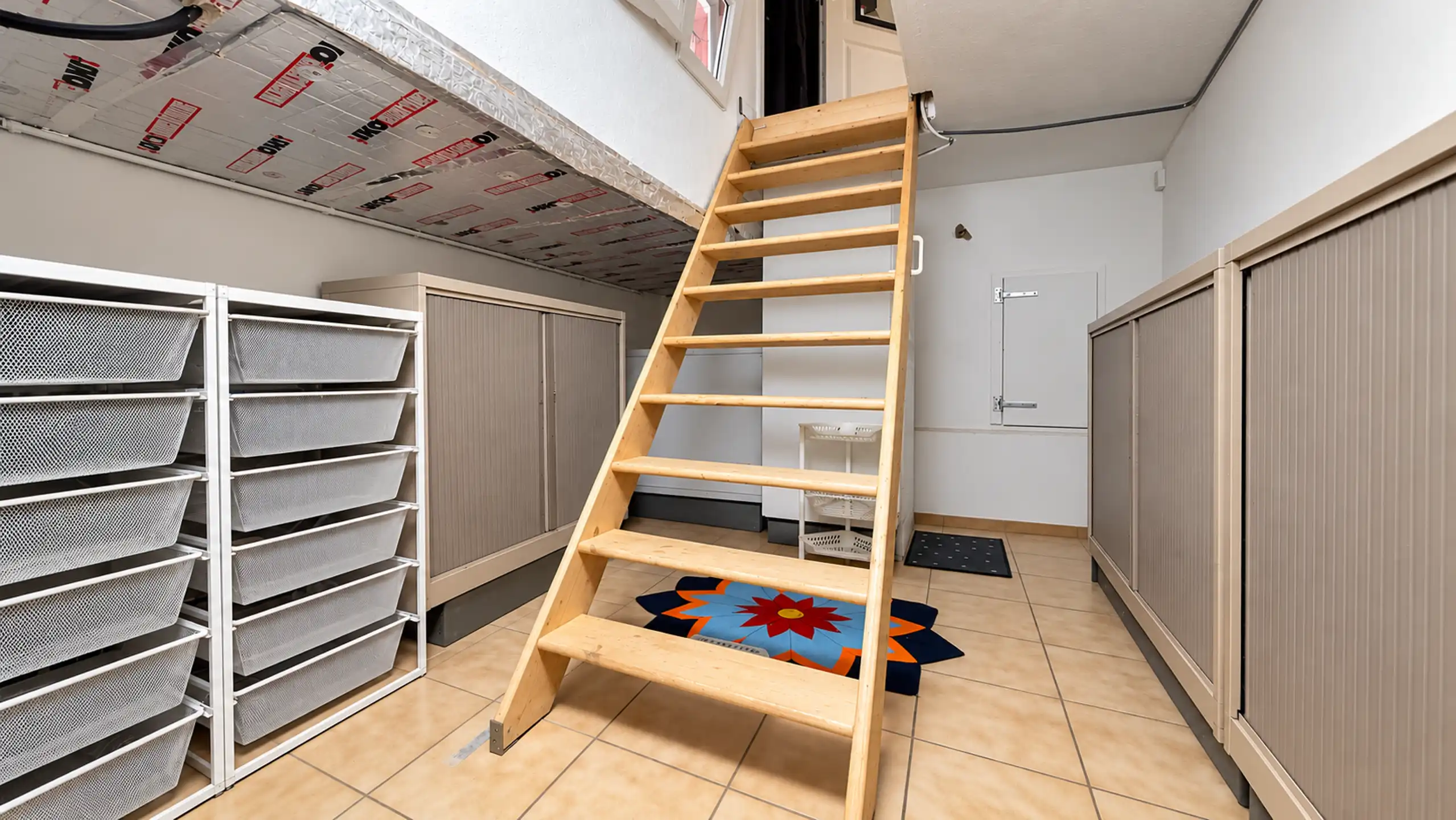 Instapklare halfopen bebouwing met zonnige tuin en garagebox foto 18