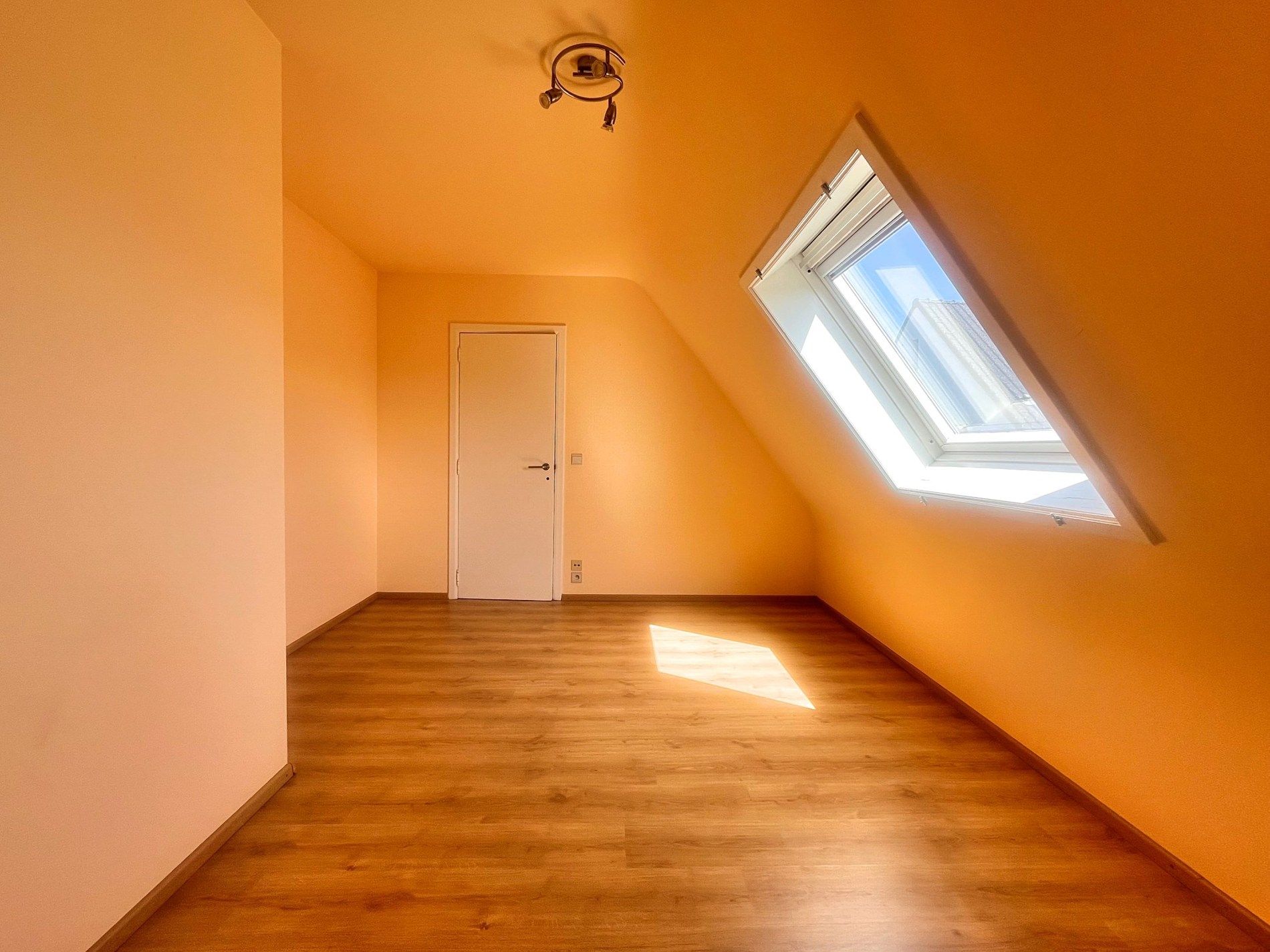 Alleenstaande woning met grote tuin en garage te Knokke foto 13