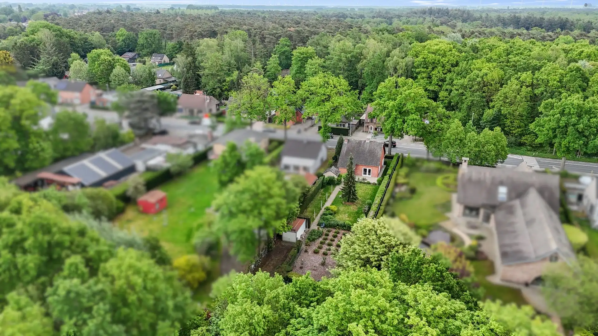 Te renoveren open bebouwing in het groen foto 20